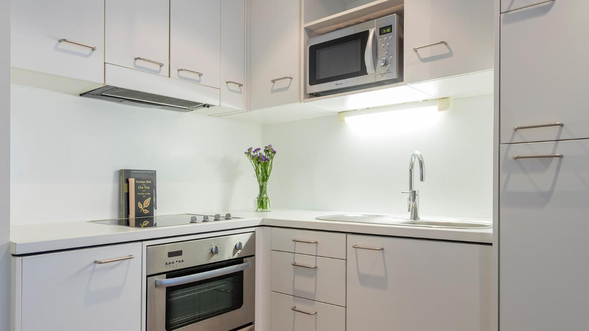 Two-Bedroom Apartment with City View - Photo 3