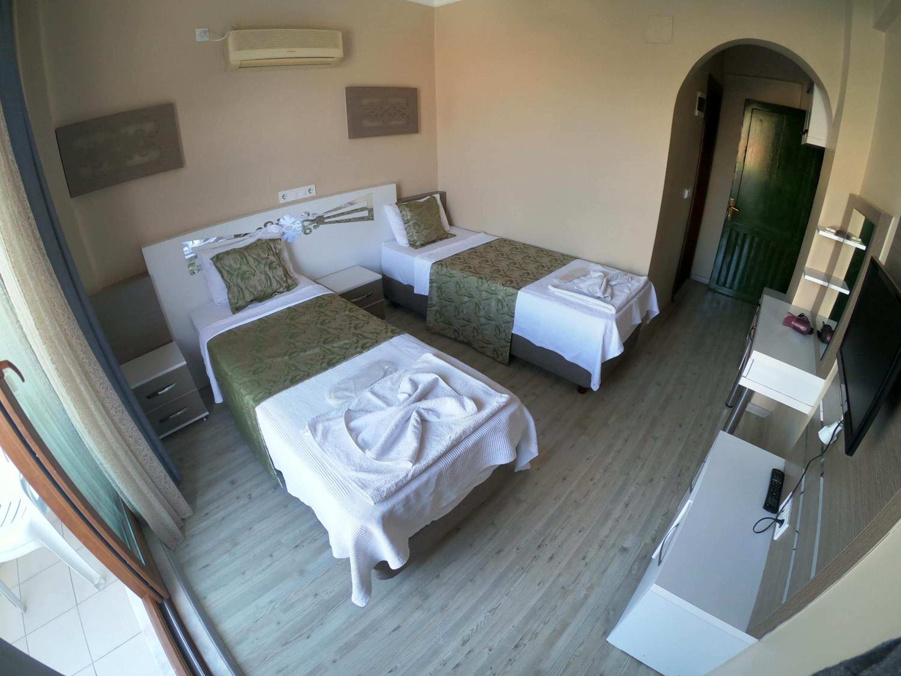 Twin Room - Photo 2