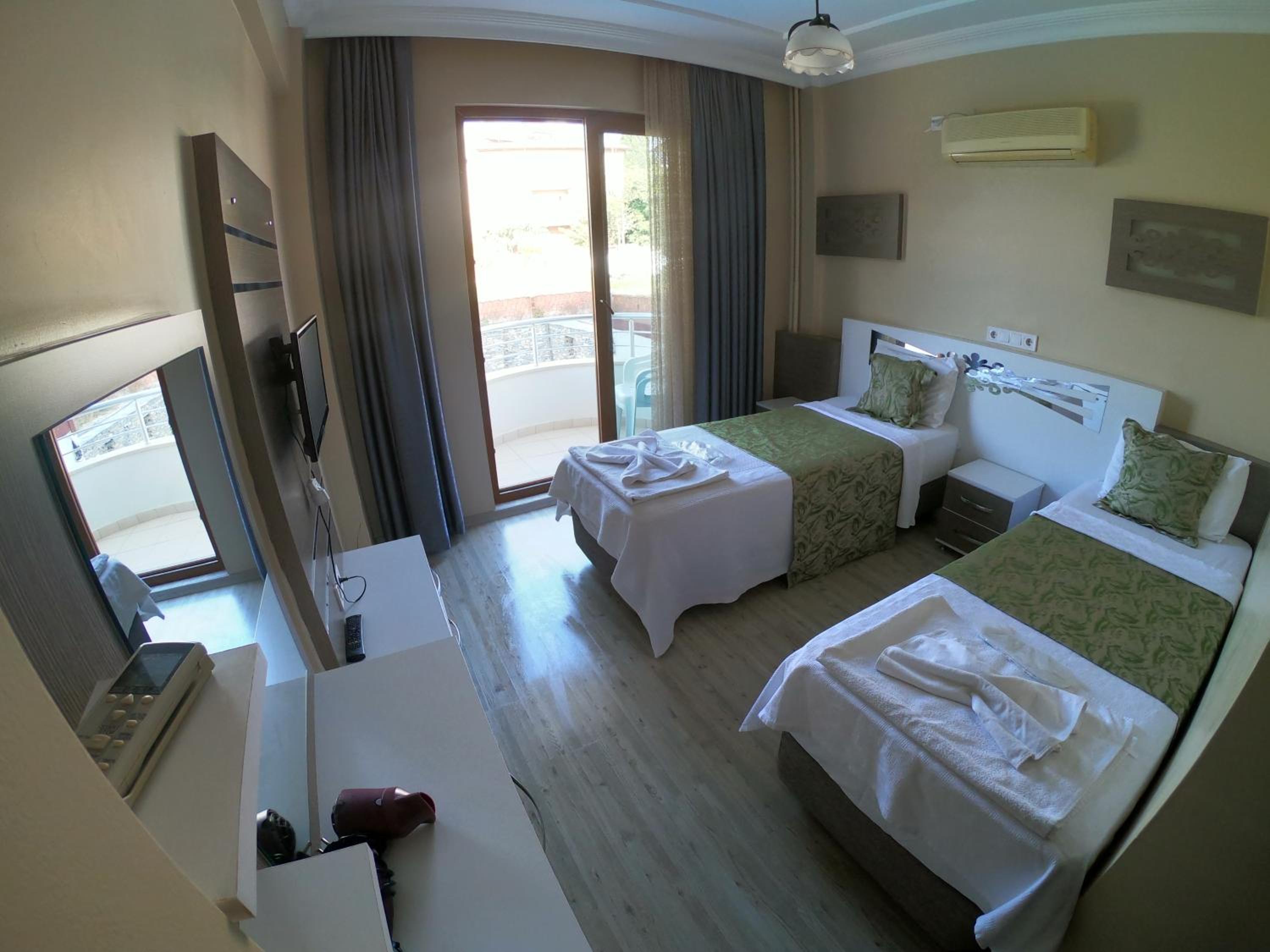 Twin Room - Photo 13