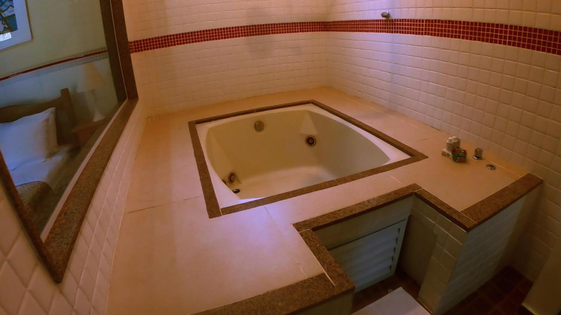 Deluxe Suite with Spa Bath photo 2