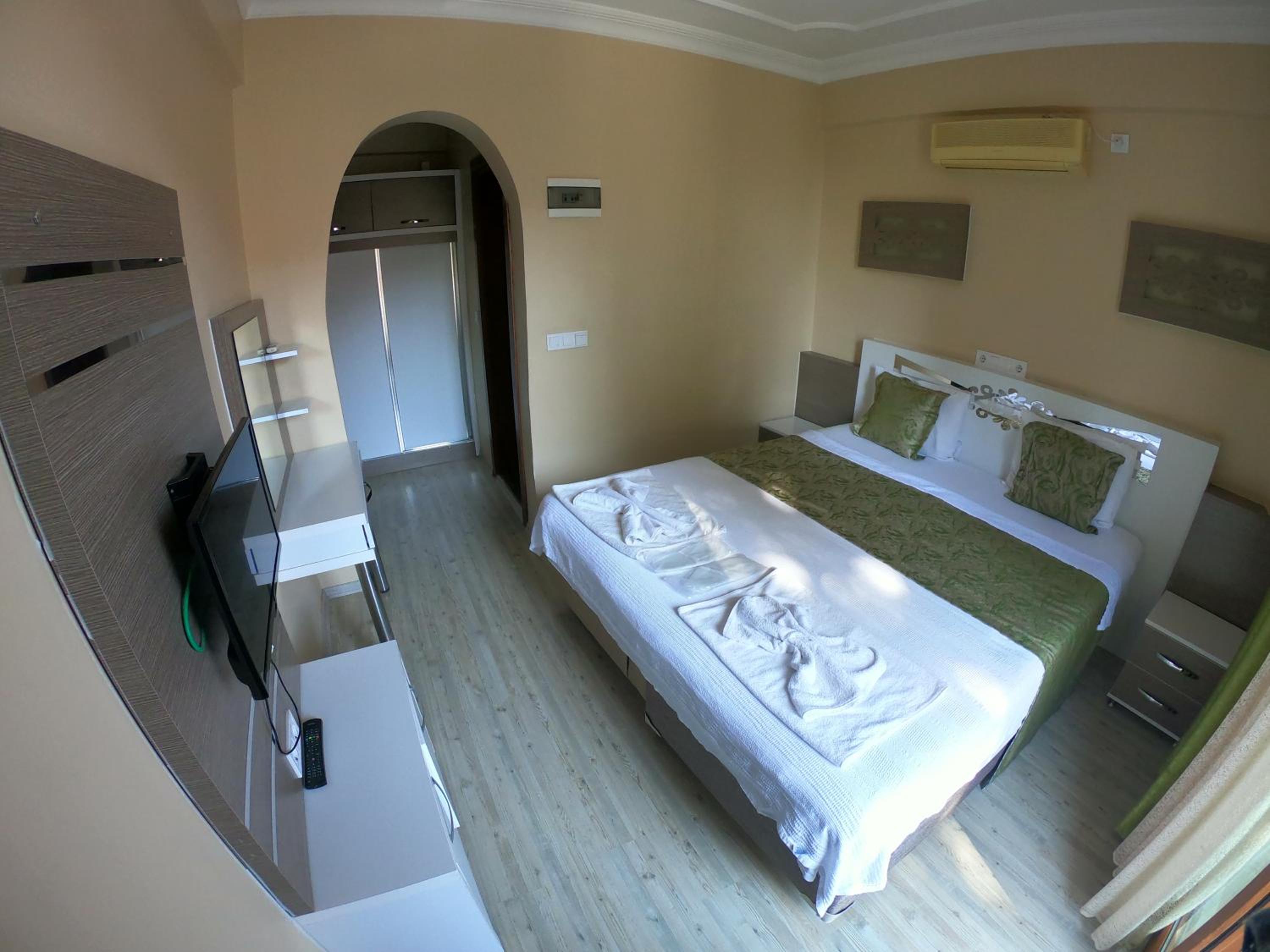 Double Room - Photo 16