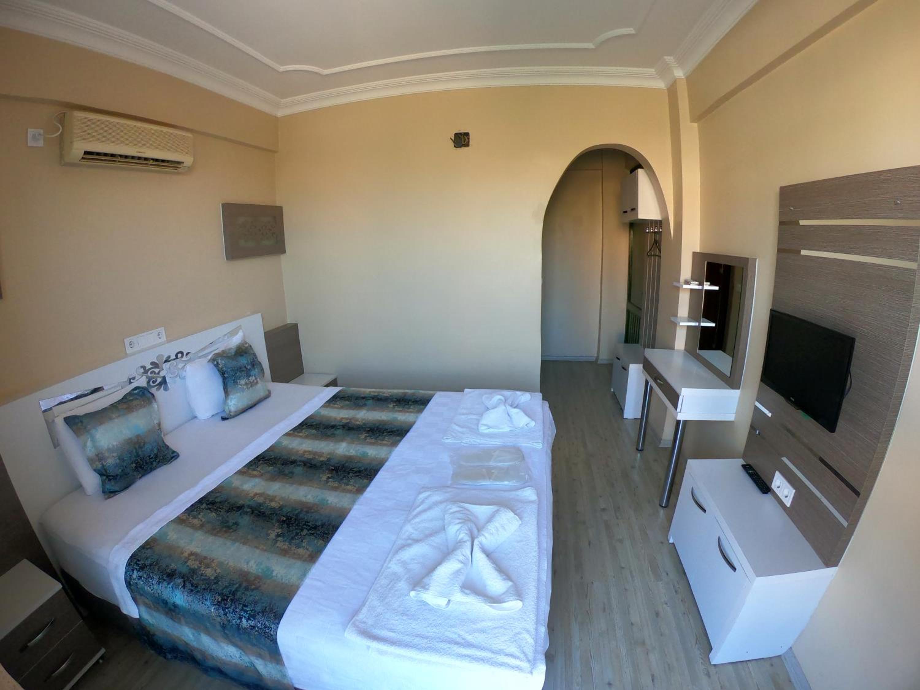 Double Room - Photo 12