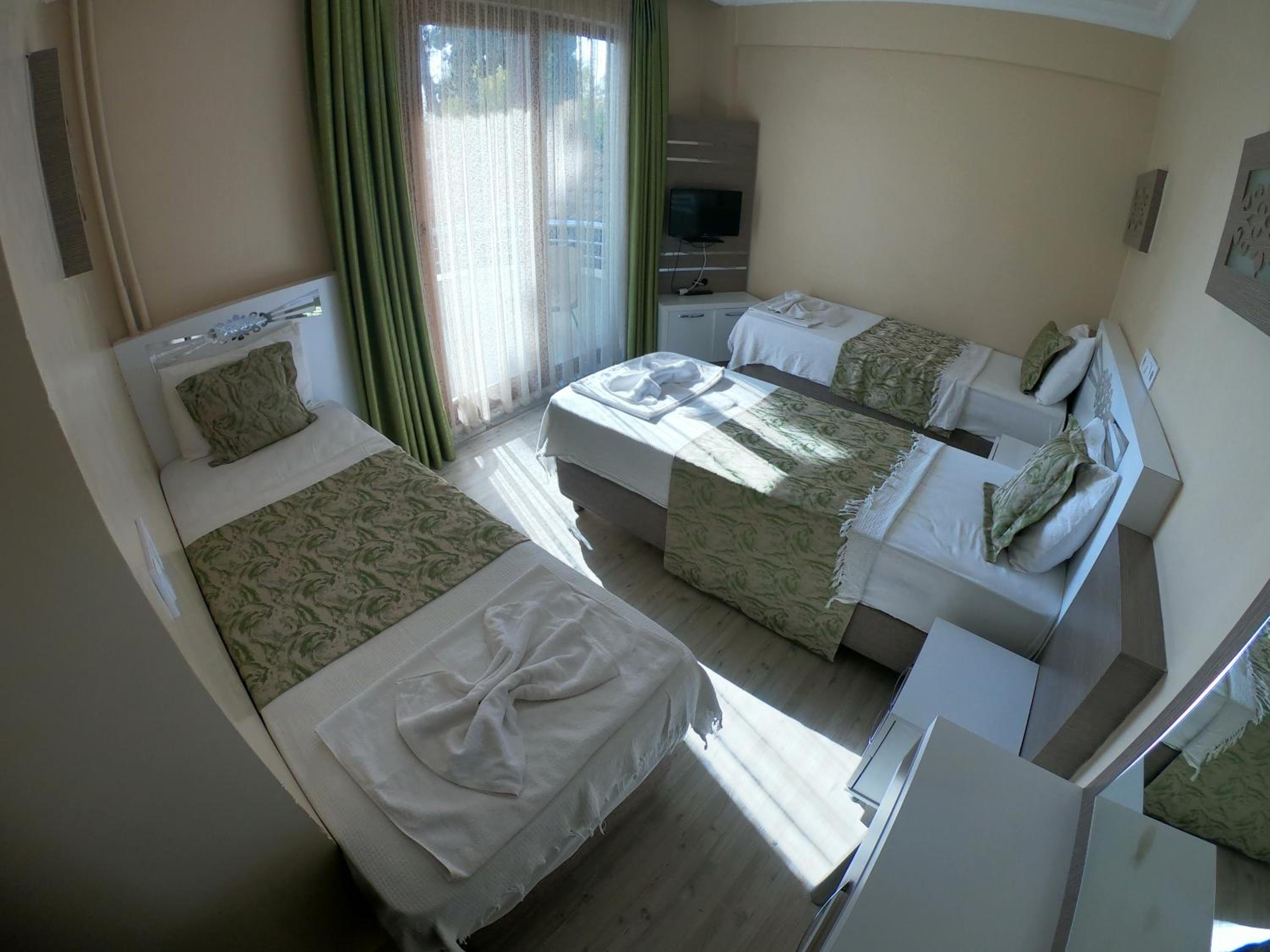 Triple Room - Photo 17