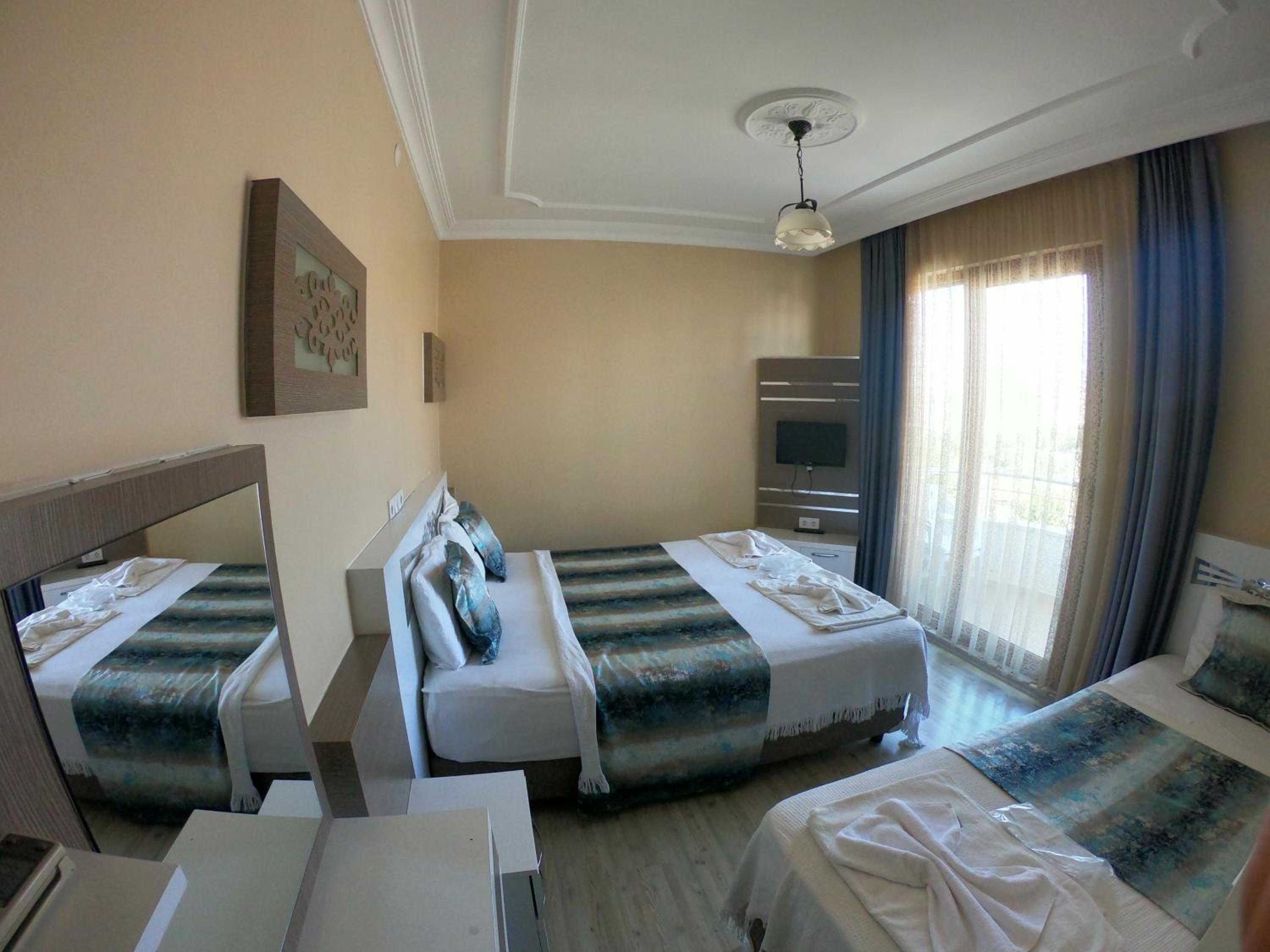 Triple Room - Photo 13
