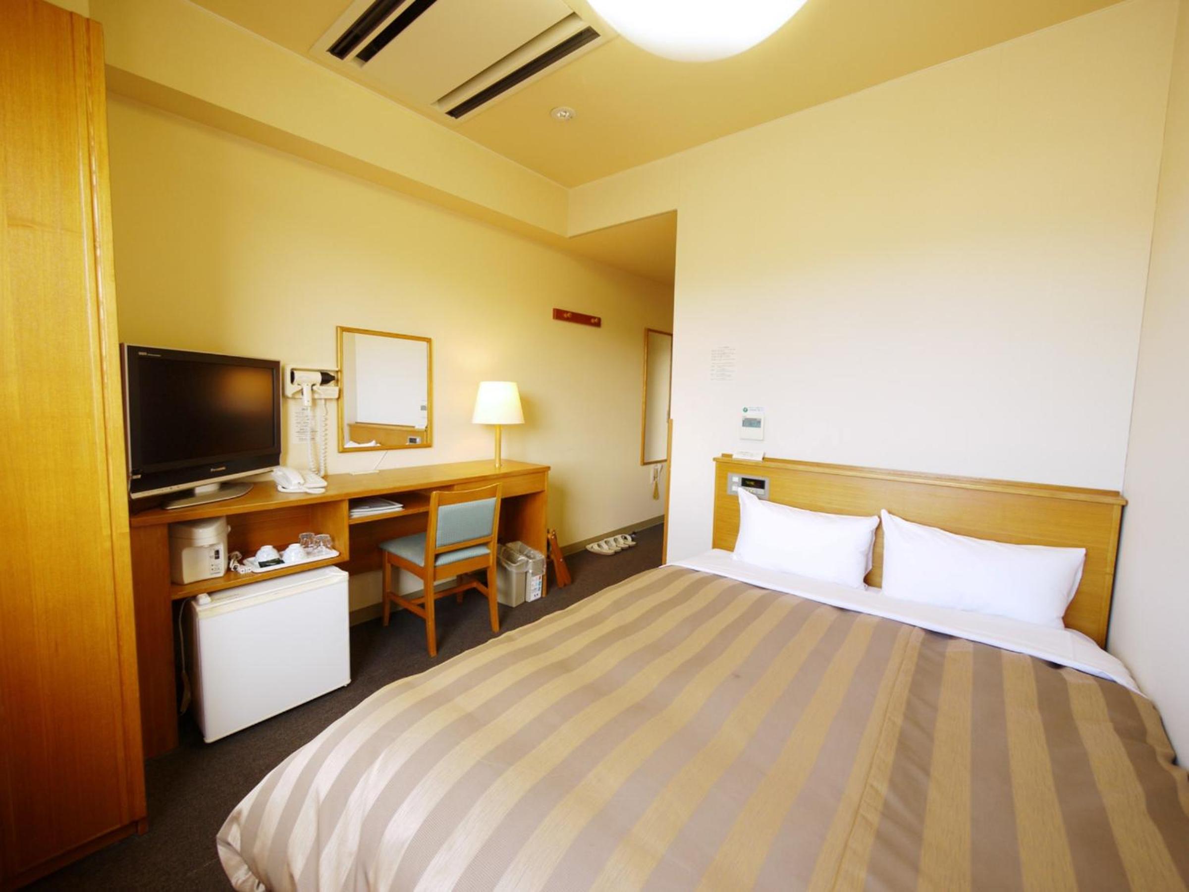 Double Room with Small Double Bed - Smoking - Photo 4