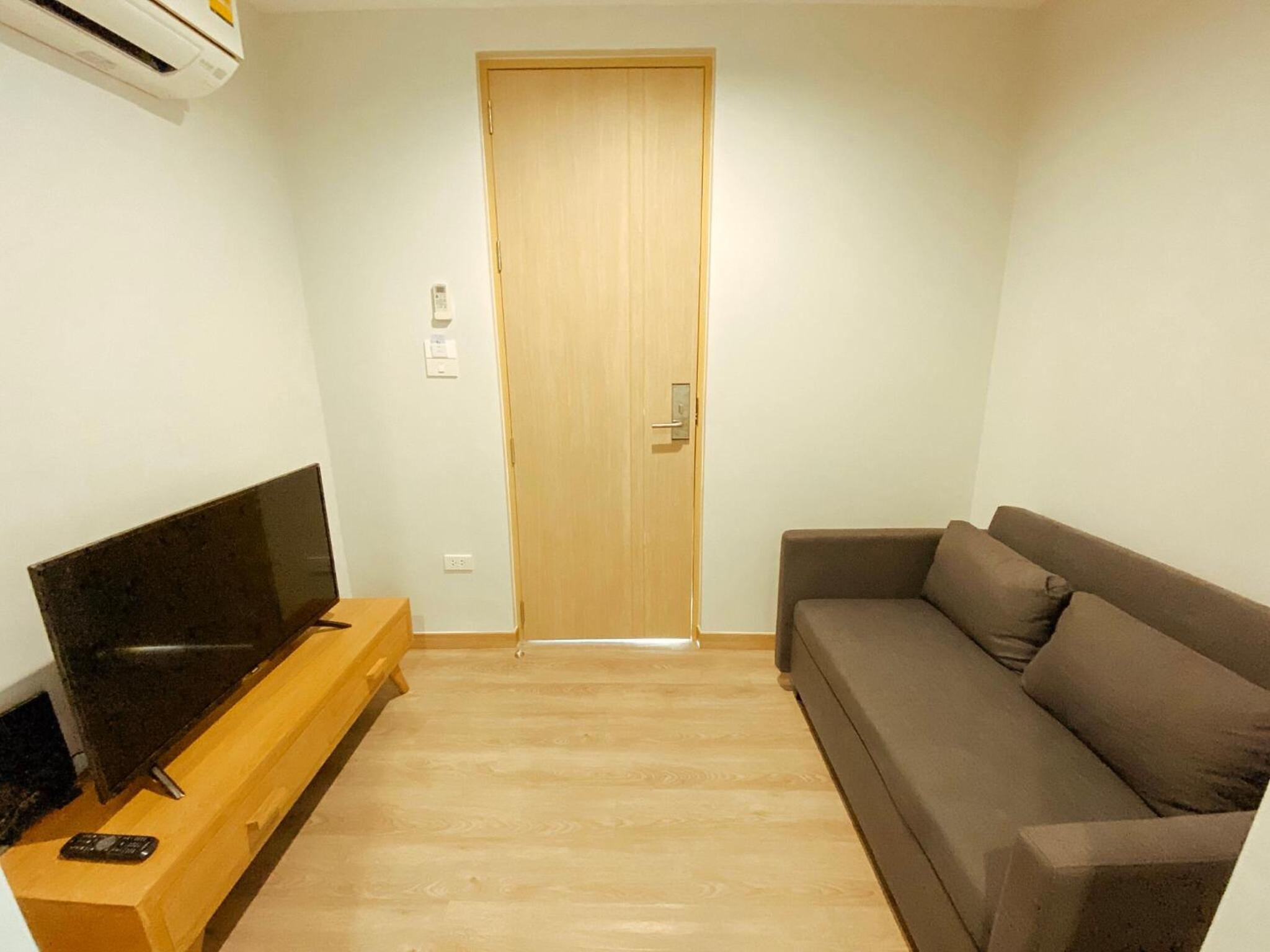 Family Room photo 3
