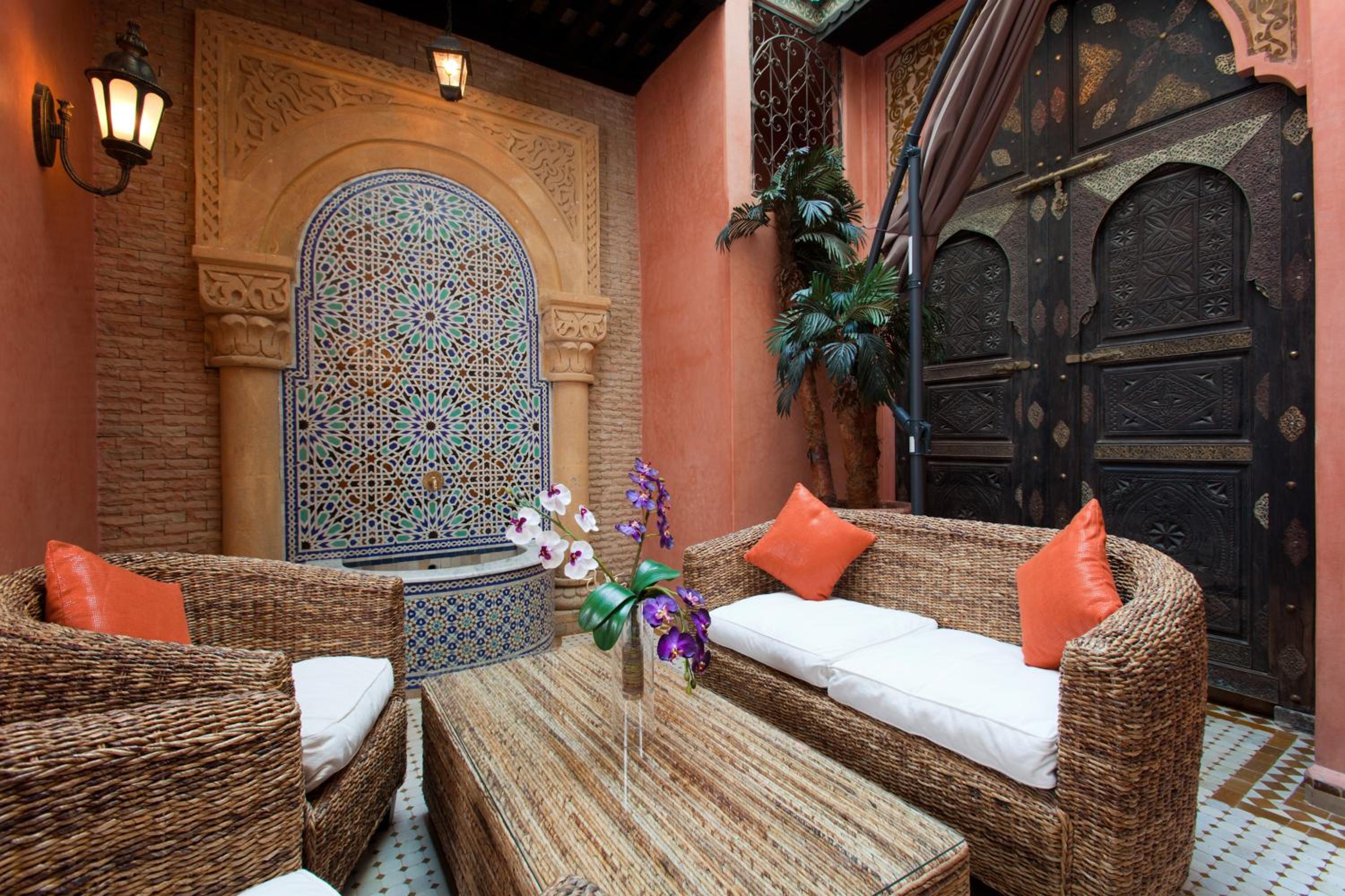 Deluxe Suite with Andalousian Patio - Photo 6