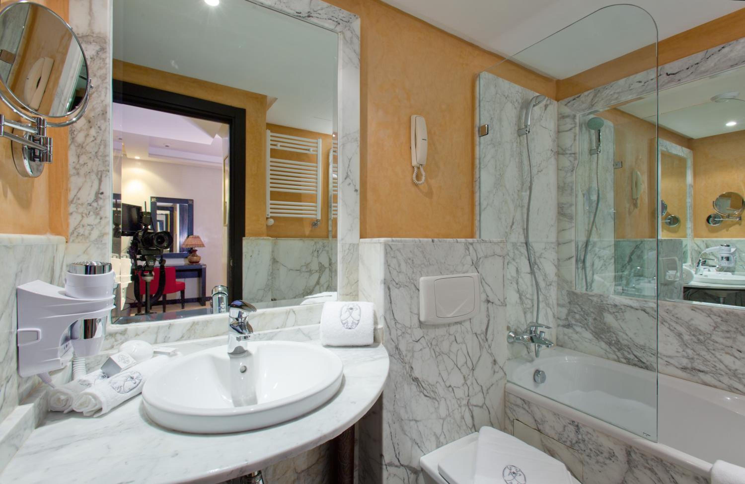 Superior Suite - Photo 3