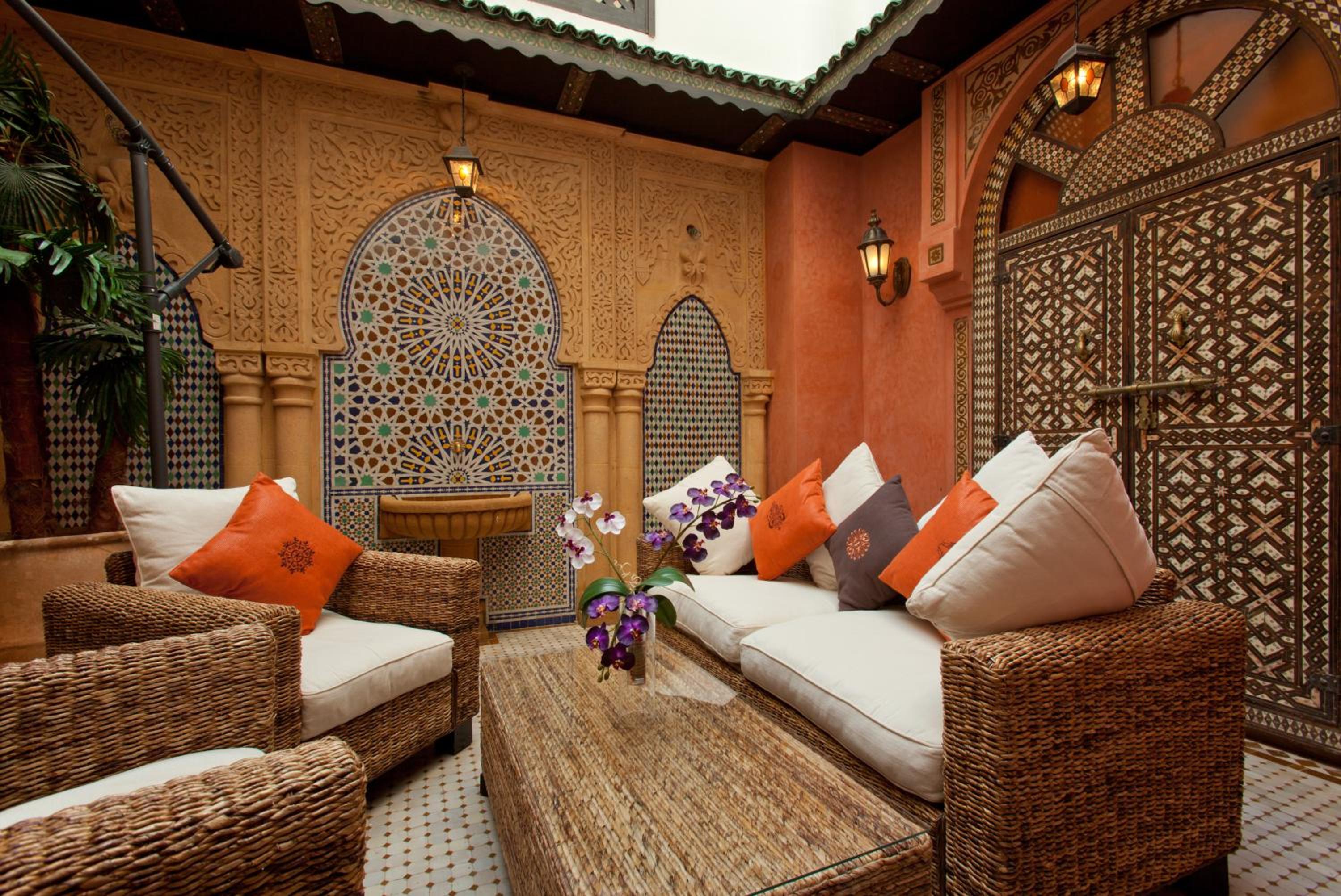 Deluxe Suite with Andalousian Patio - Photo 9