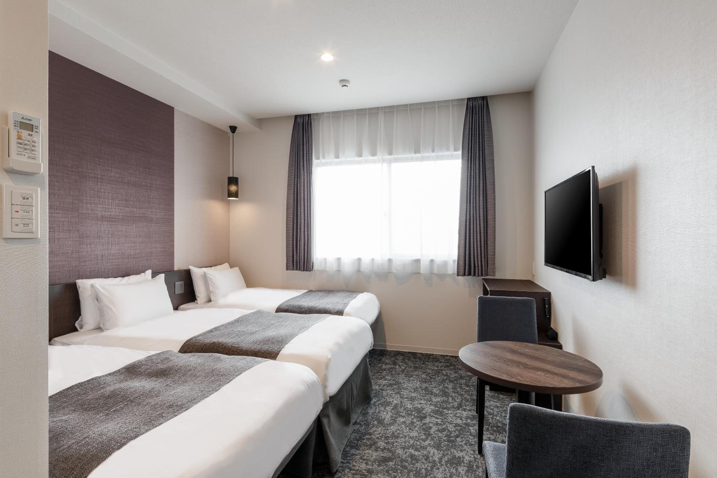 Twin Room with Extra Bed - Photo 3