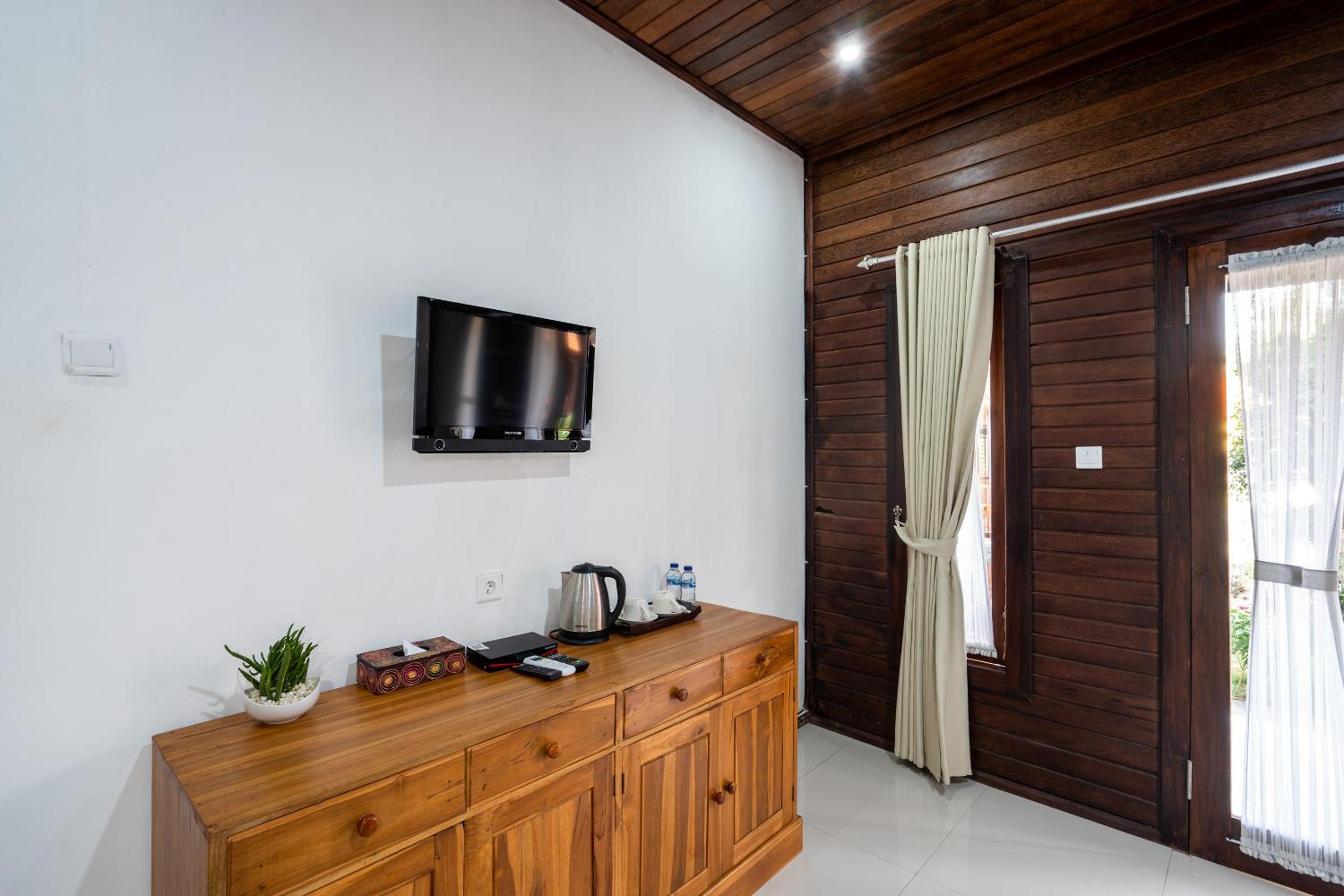 Double Room with Pool View - Photo 5