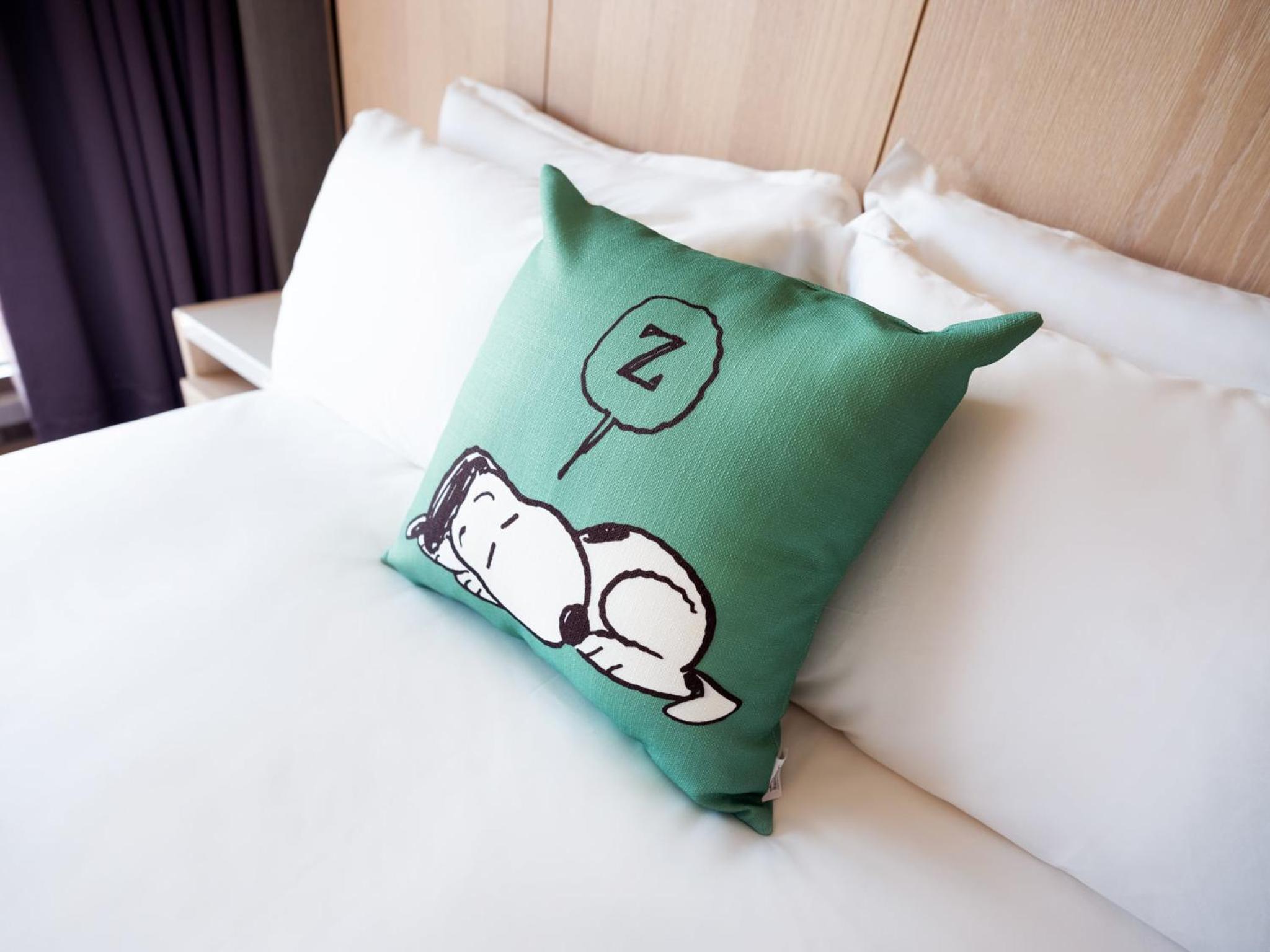 Snoopy-themed Family Room - Photo 3