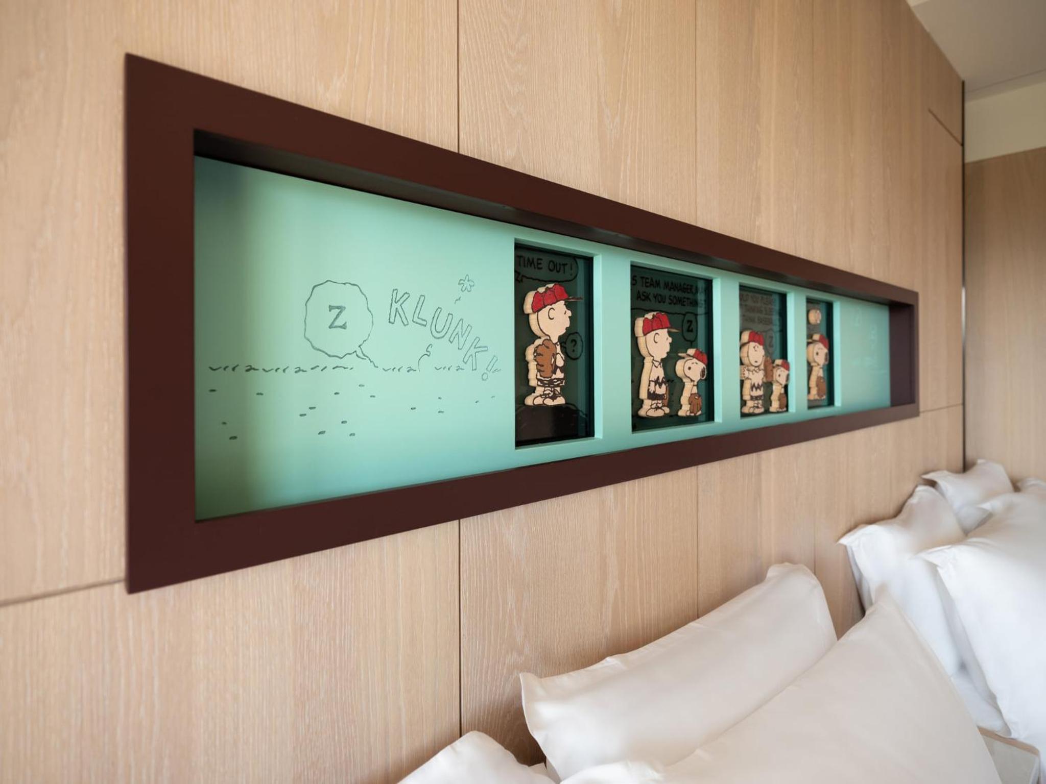 Snoopy-themed Family Room - Photo 2