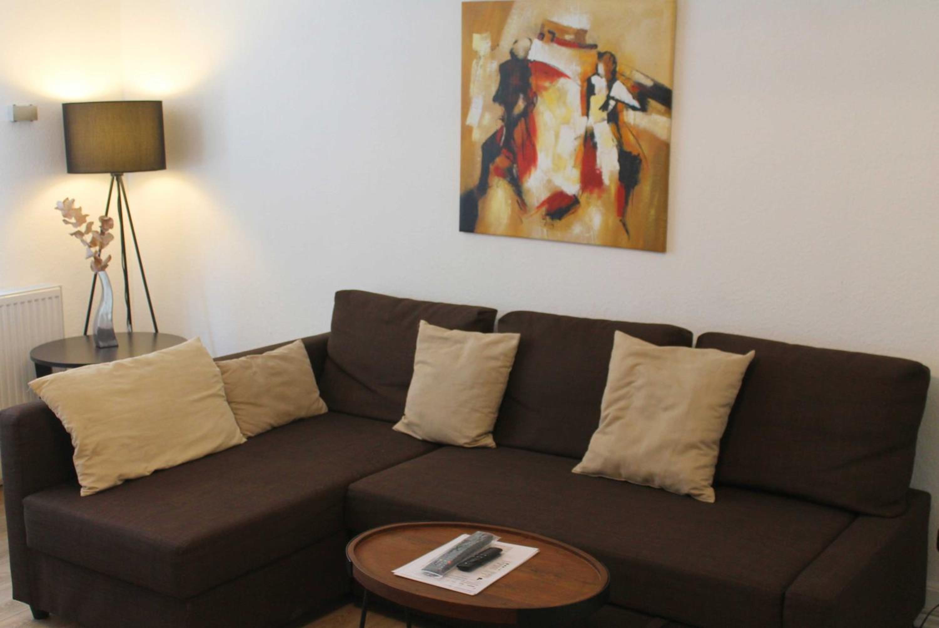 Large One-Bedroom Groundfloor apartment photo 1