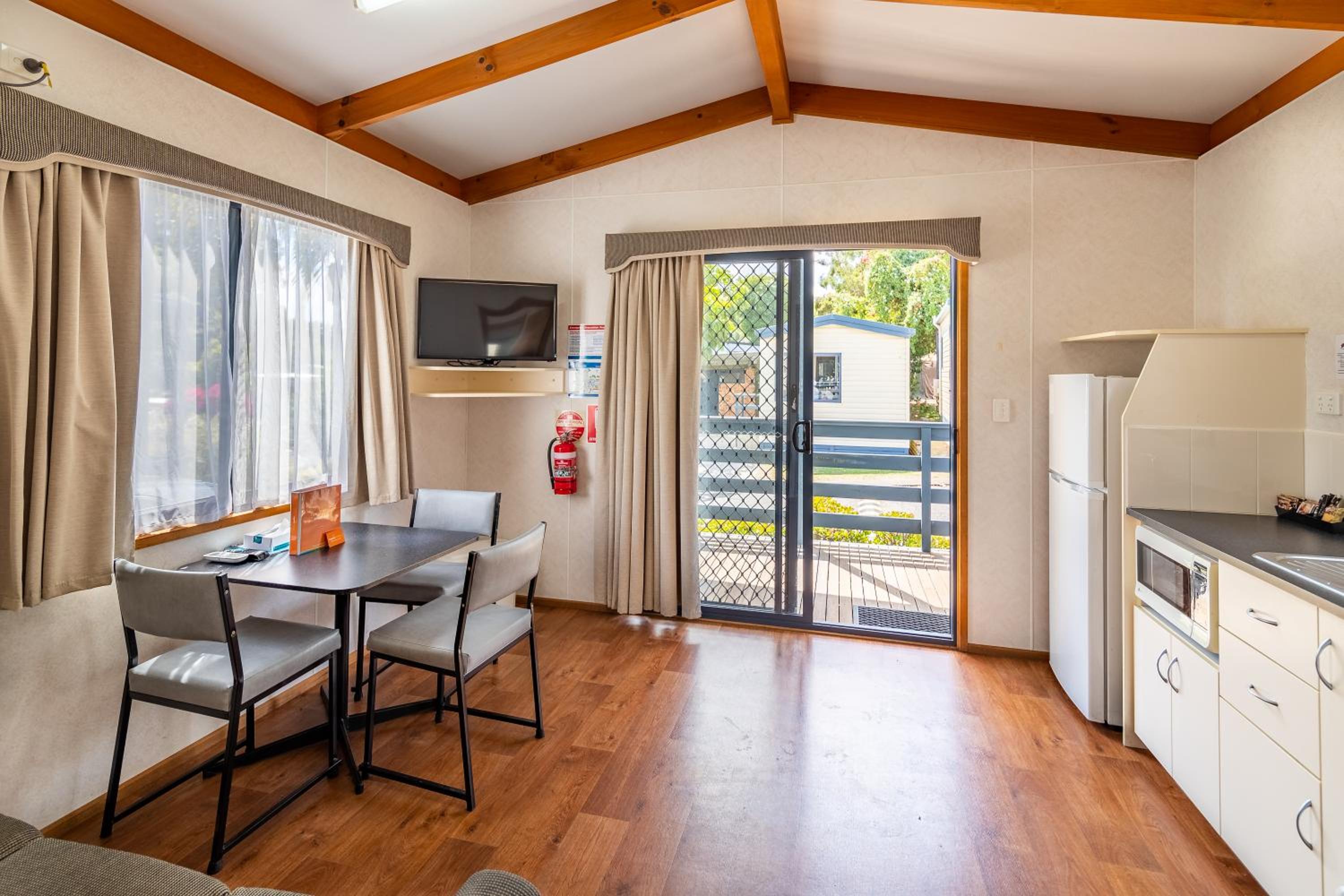 1 Bedroom Currawong Cottage (No Pets Allowed) photo 3