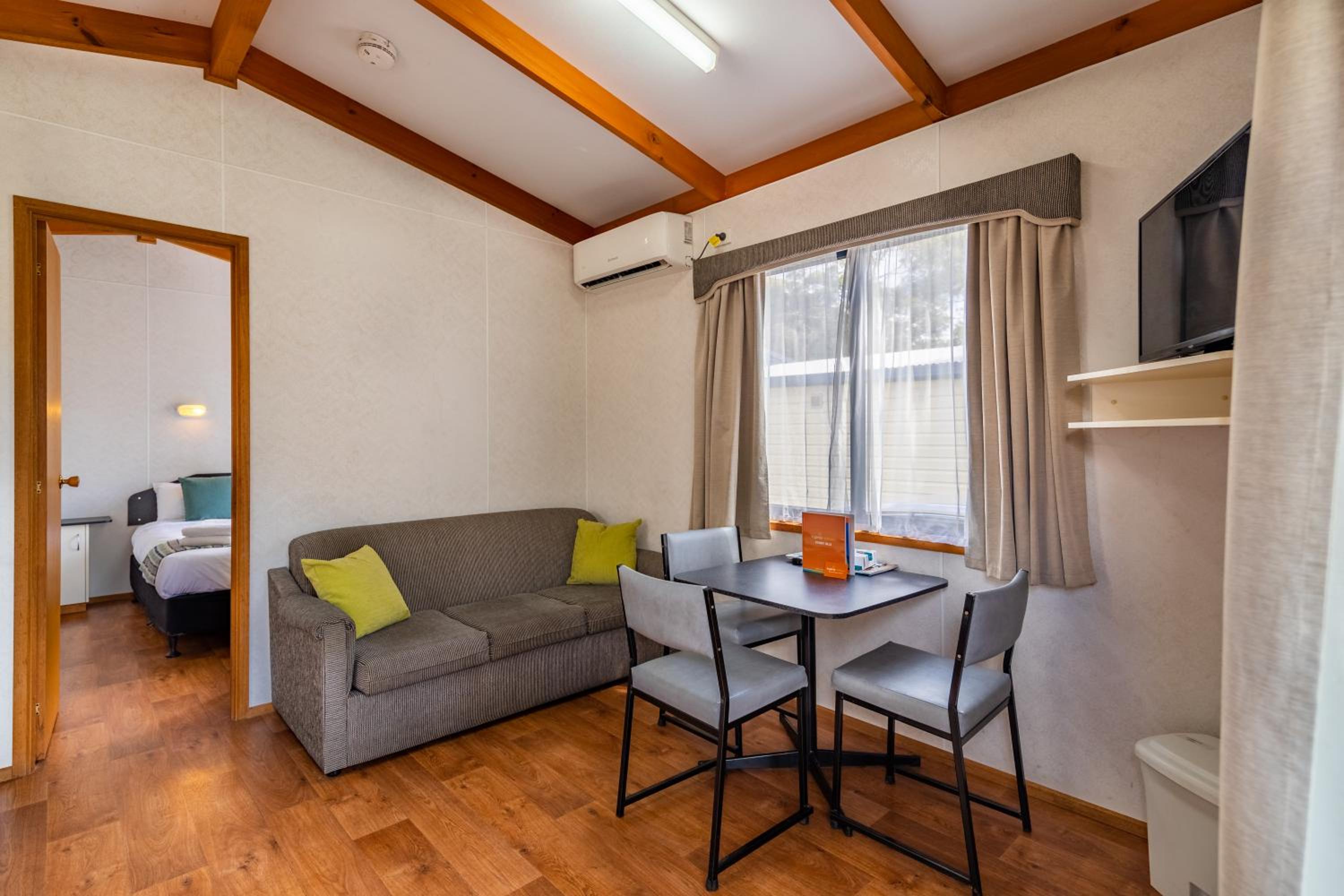 1 Bedroom Currawong Cottage (No Pets Allowed) photo 1