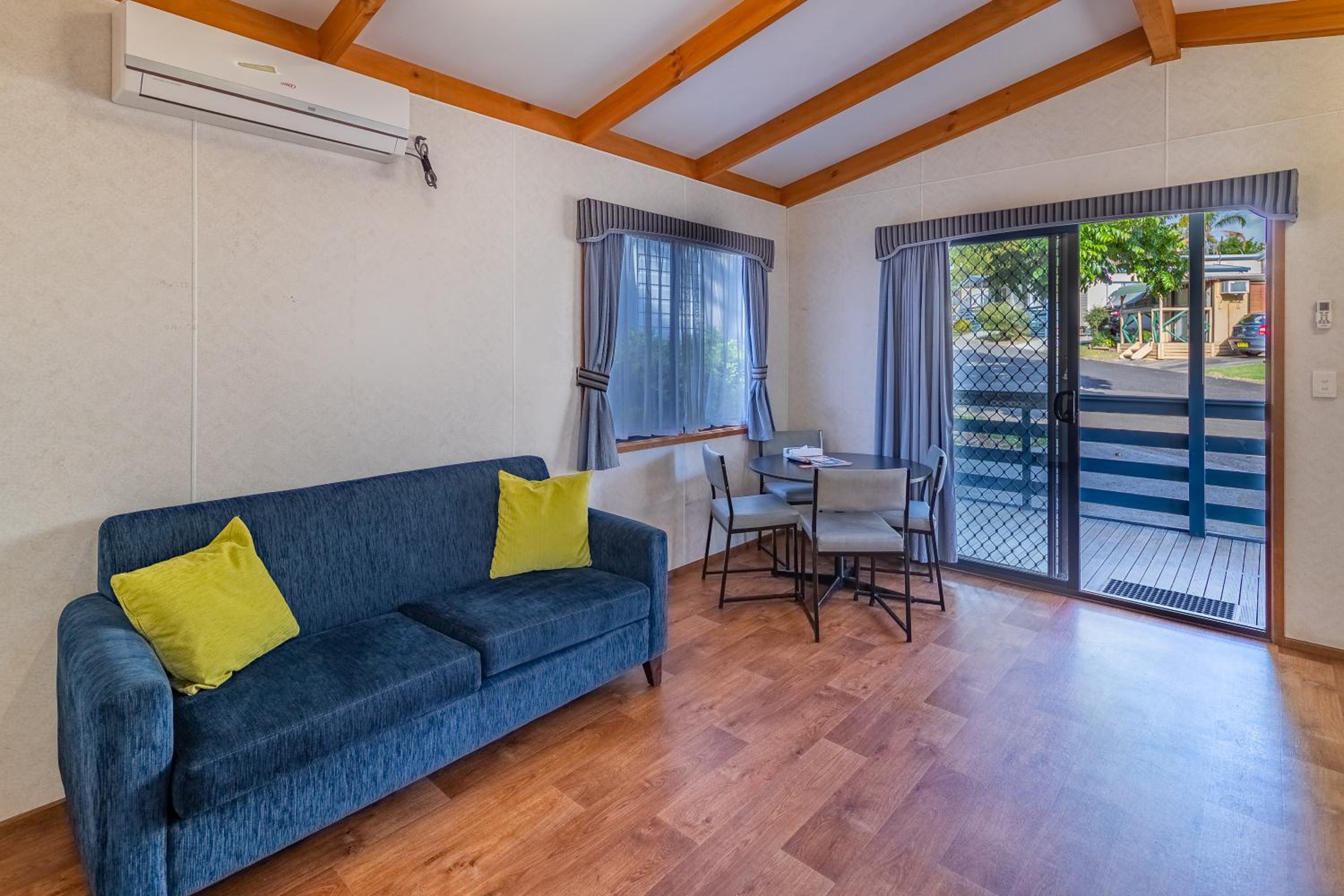 2 Bedroom Bellbird Cottage (No Pets Allowed) photo 3