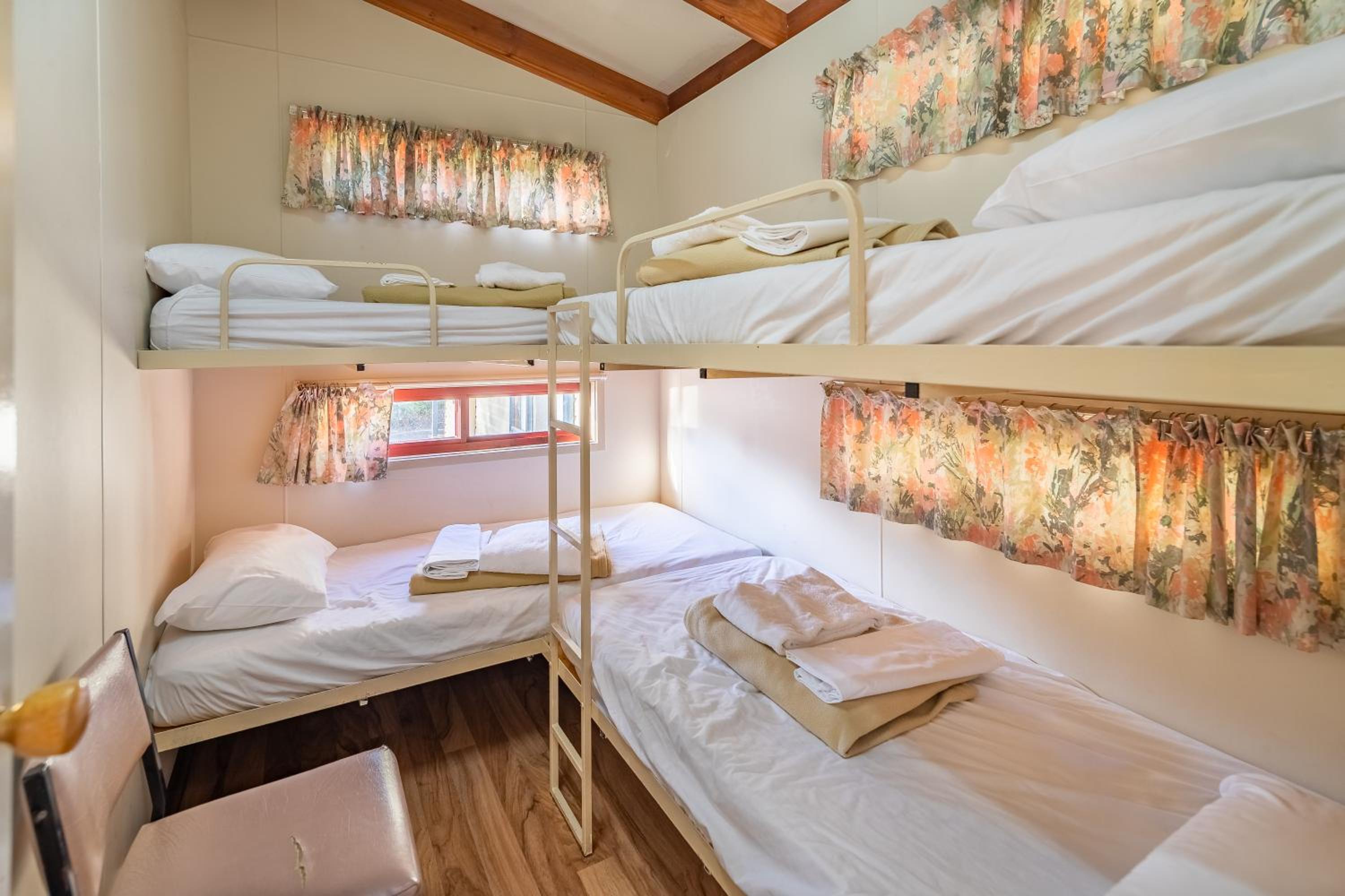 1 Bedroom Kookaburra Cabin photo 3