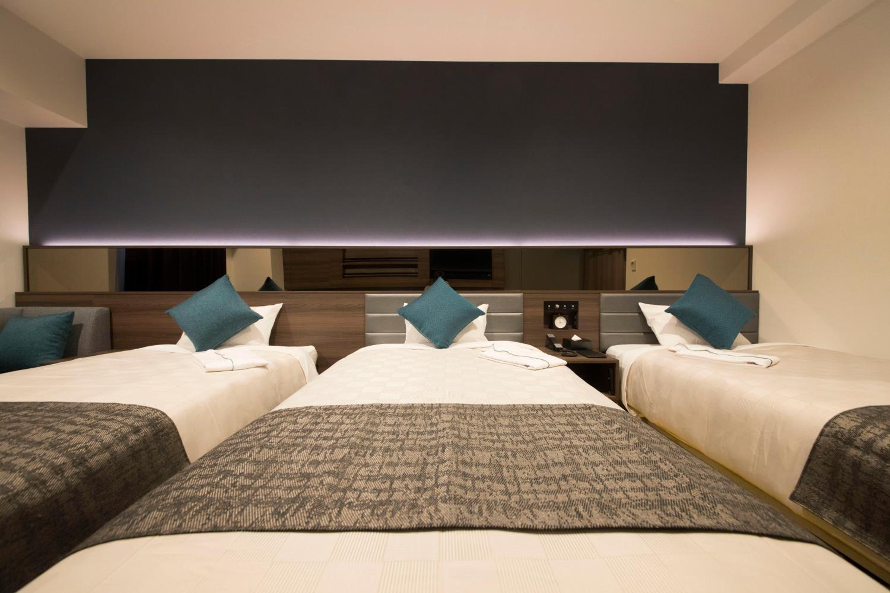 Moderate Twin Room with Sofa Bed - Non-Smoking - Photo 4