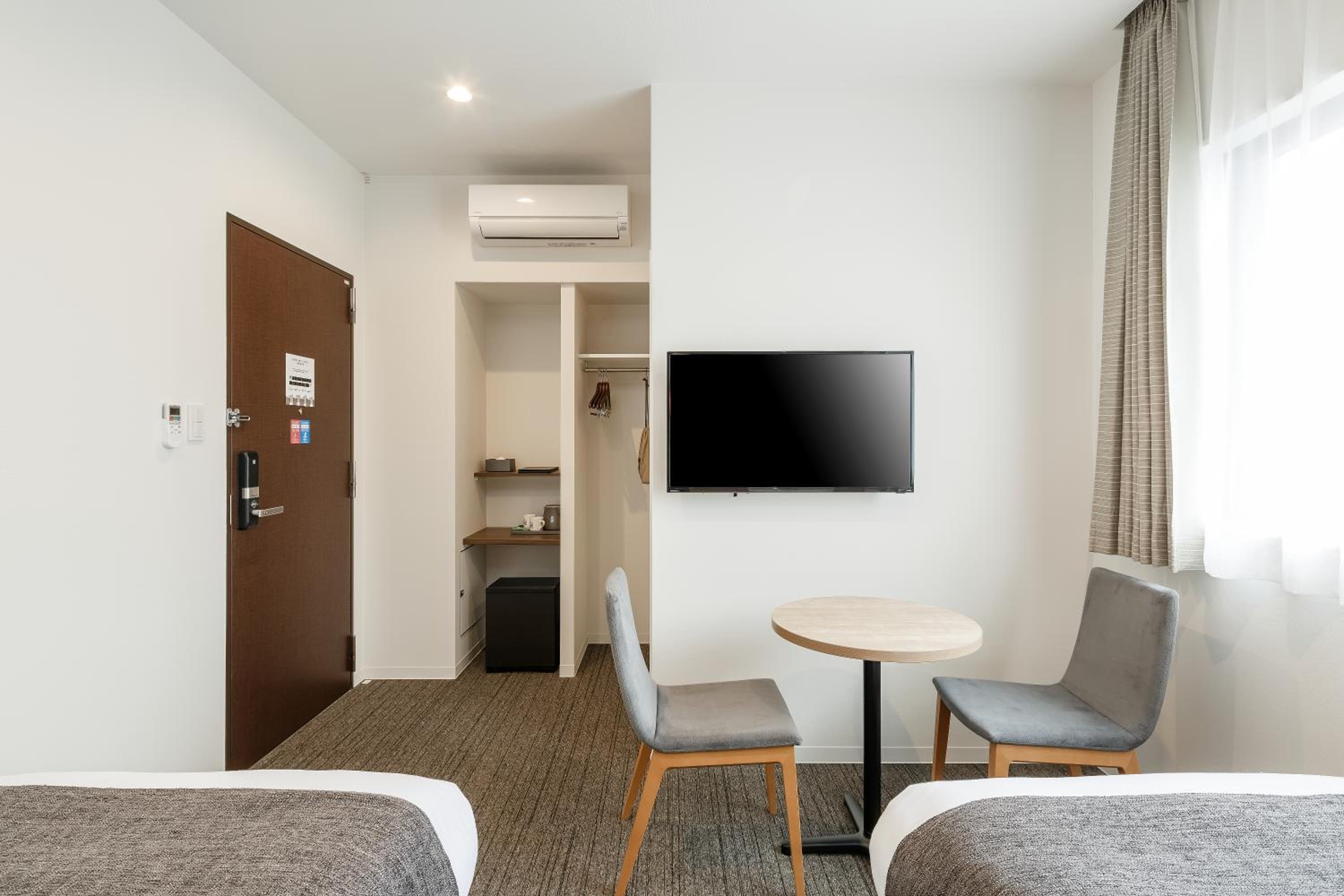 Twin Room - Photo 3