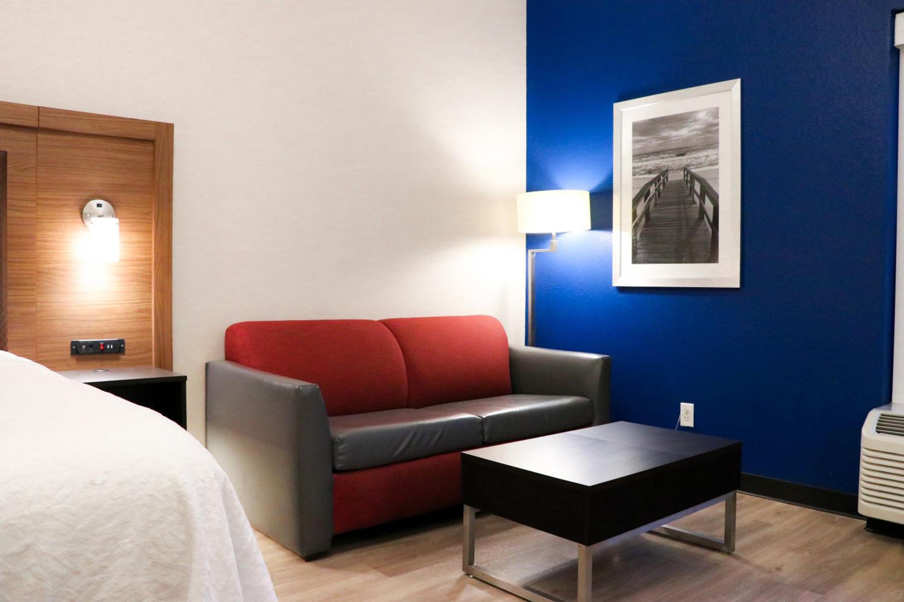 King Room - Non-Smoking - Photo 3