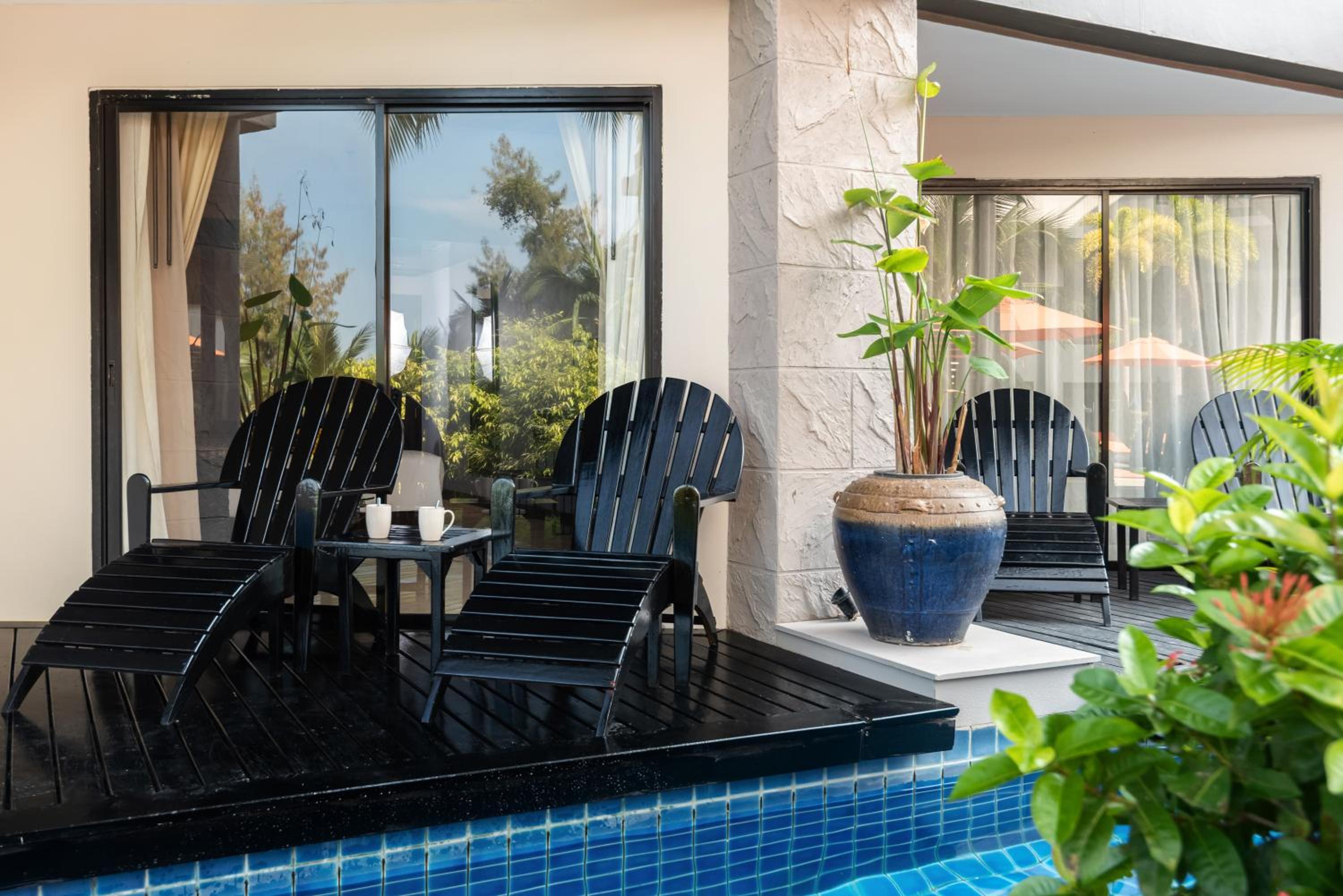 Deluxe Double or Twin Room with Pool Access - Photo 10