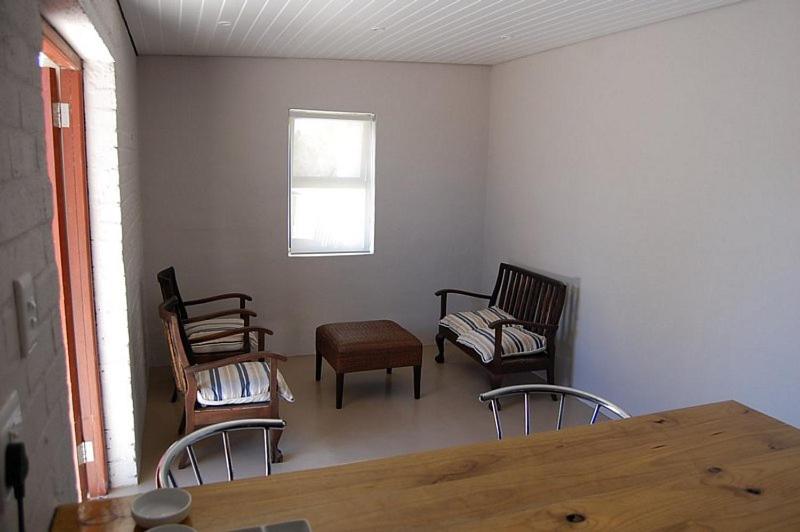 Deluxe Queen Suite - Photo 12