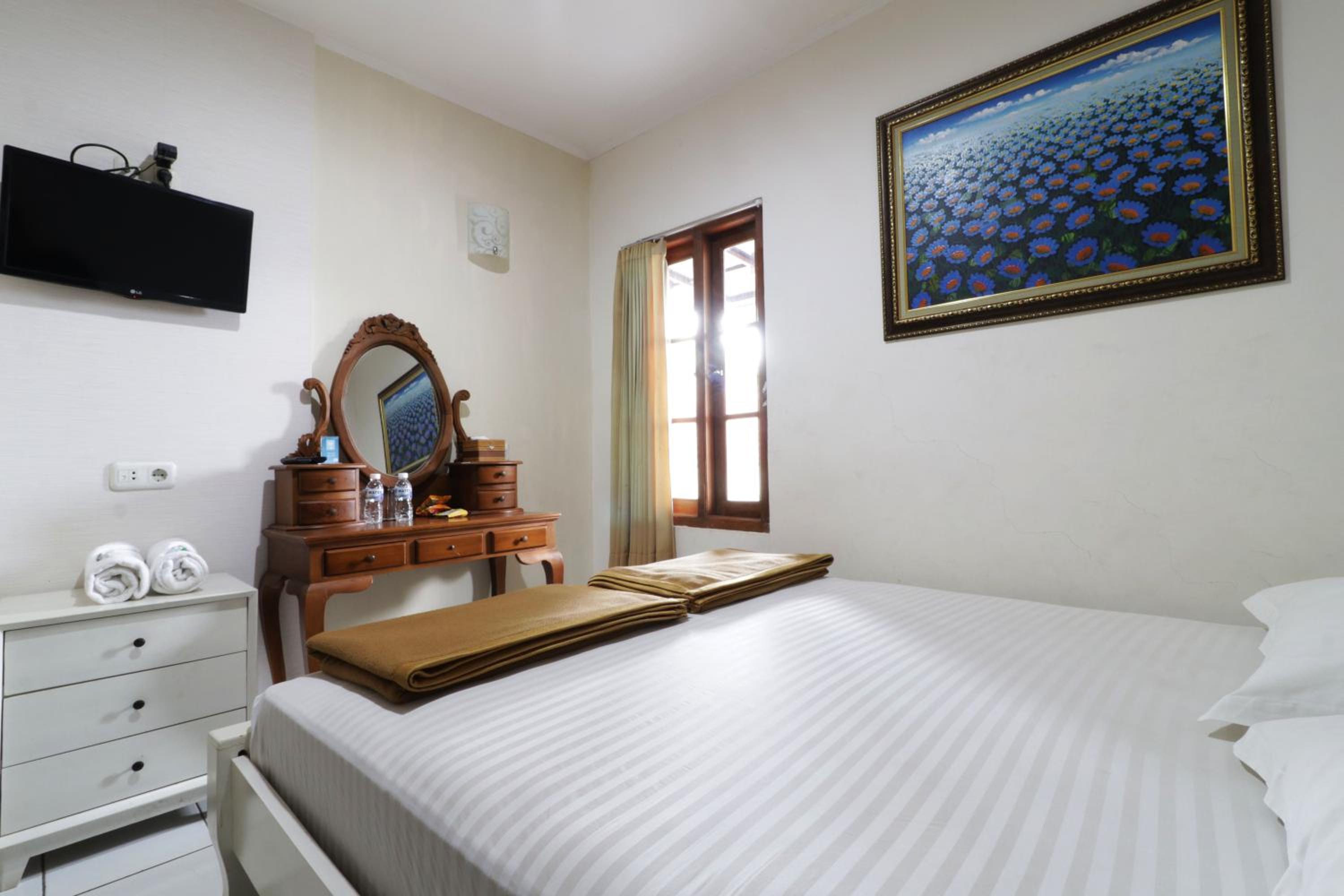 Standard Double or Twin Room photo 3