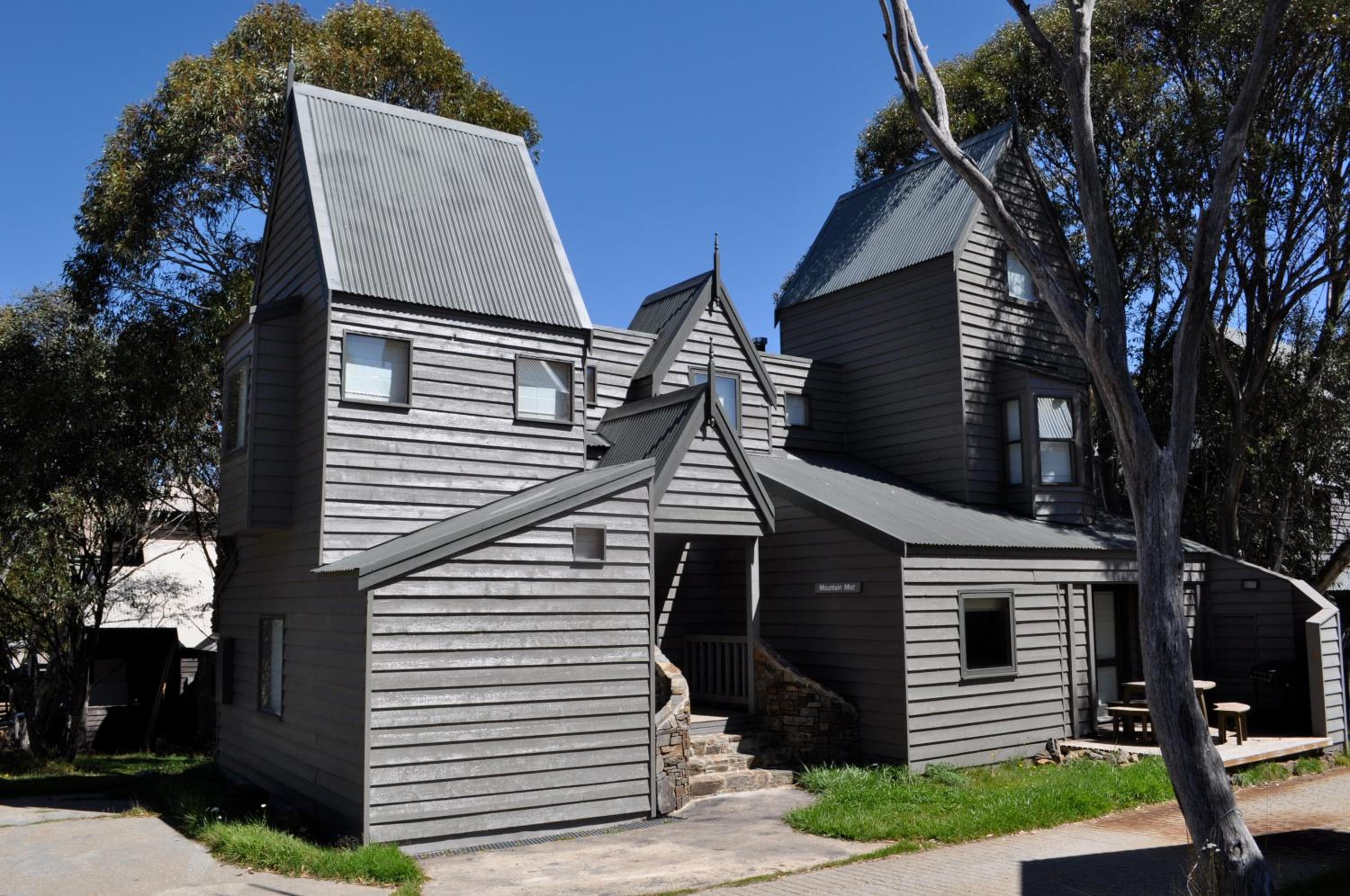 Three-Bedroom House with Loft photo 2