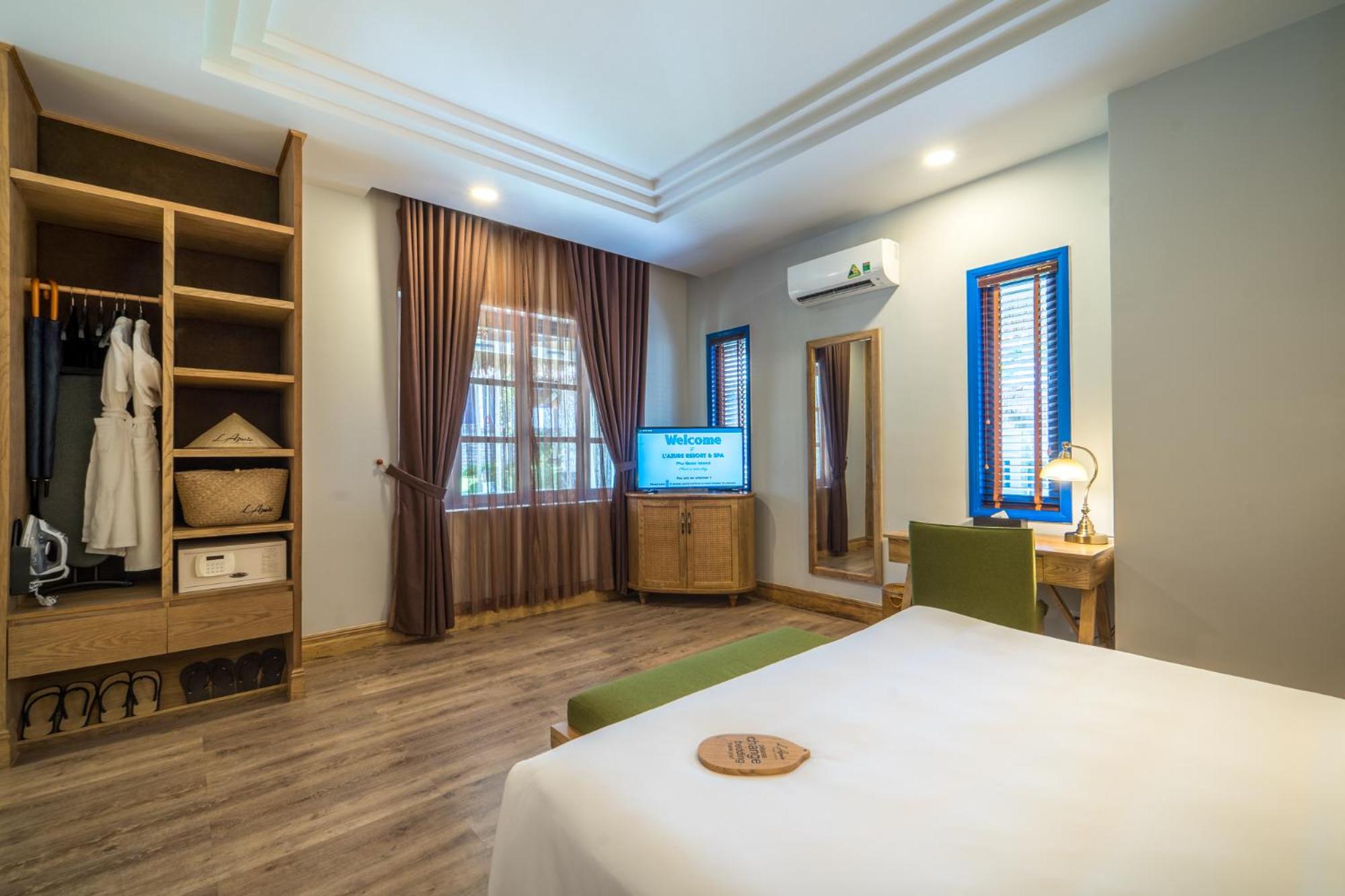 Executive Suite - Photo 2