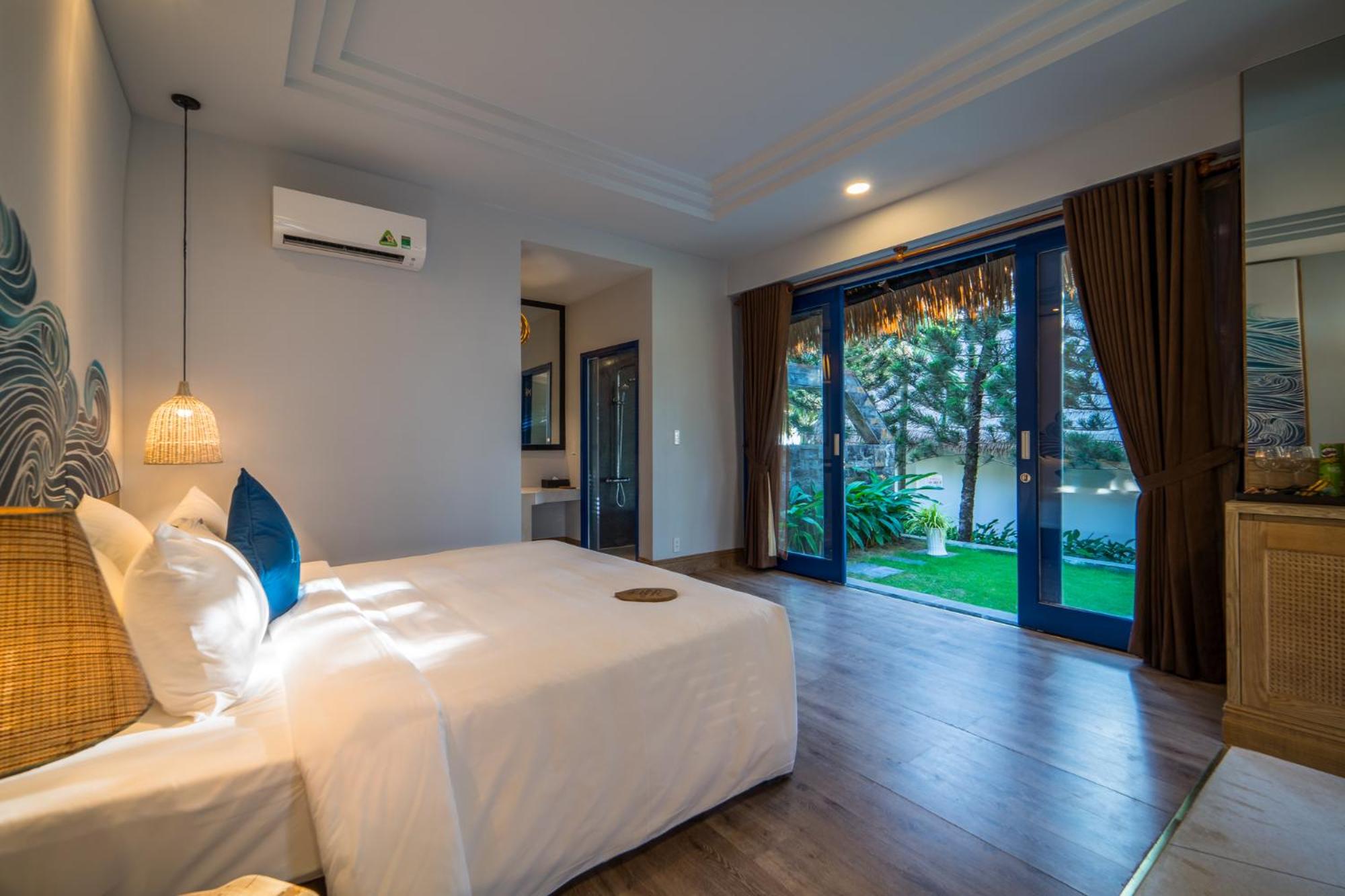 Bungalow with Jacuzzi - Photo 2