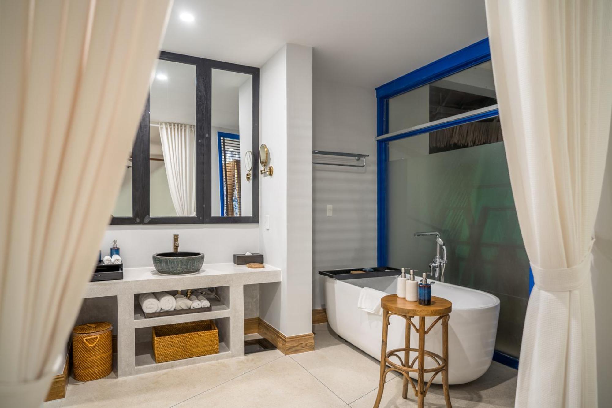 Villa Beachfront With Private Pool - Photo 10