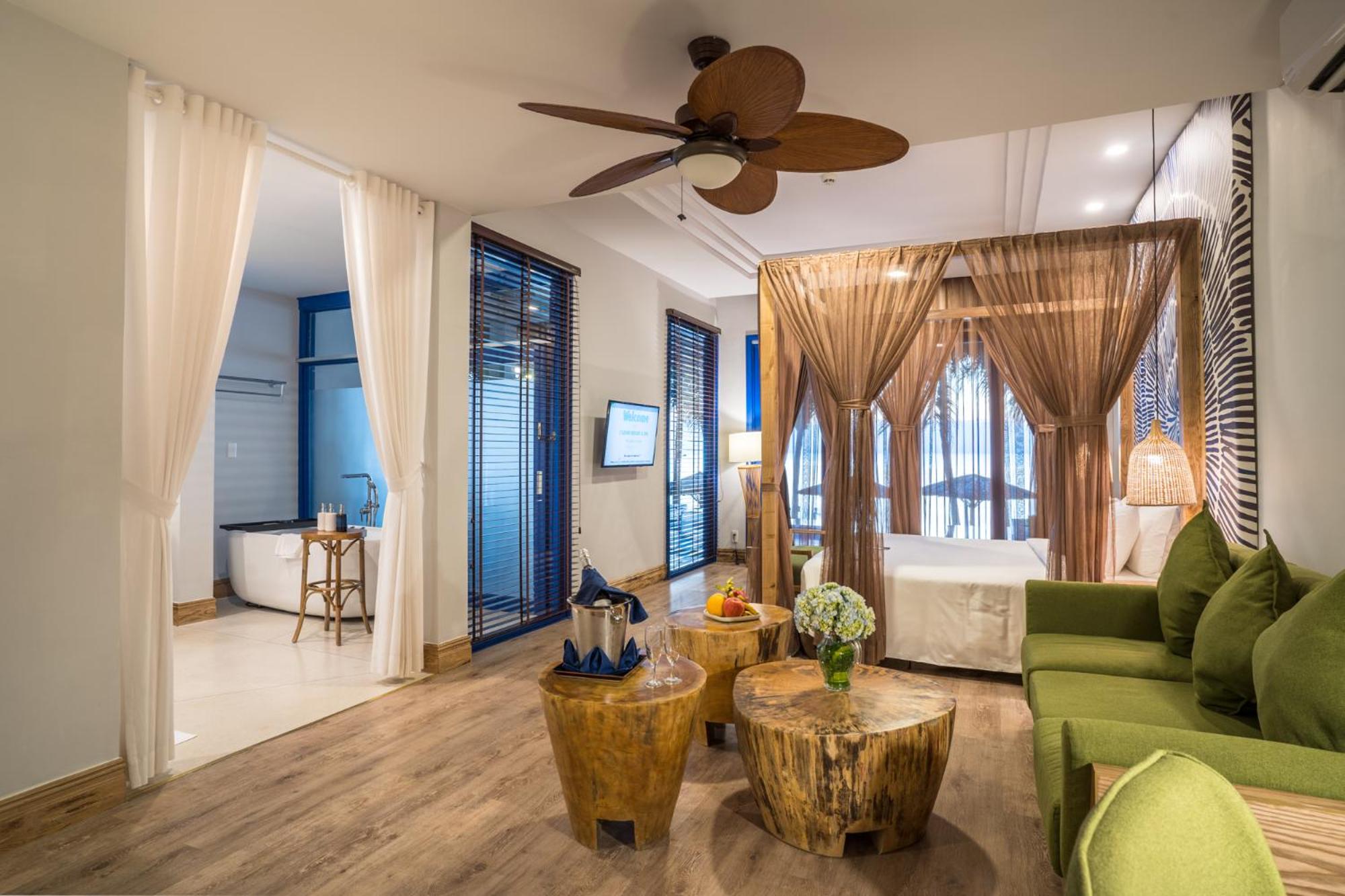 Villa Beachfront With Private Pool - Photo 1