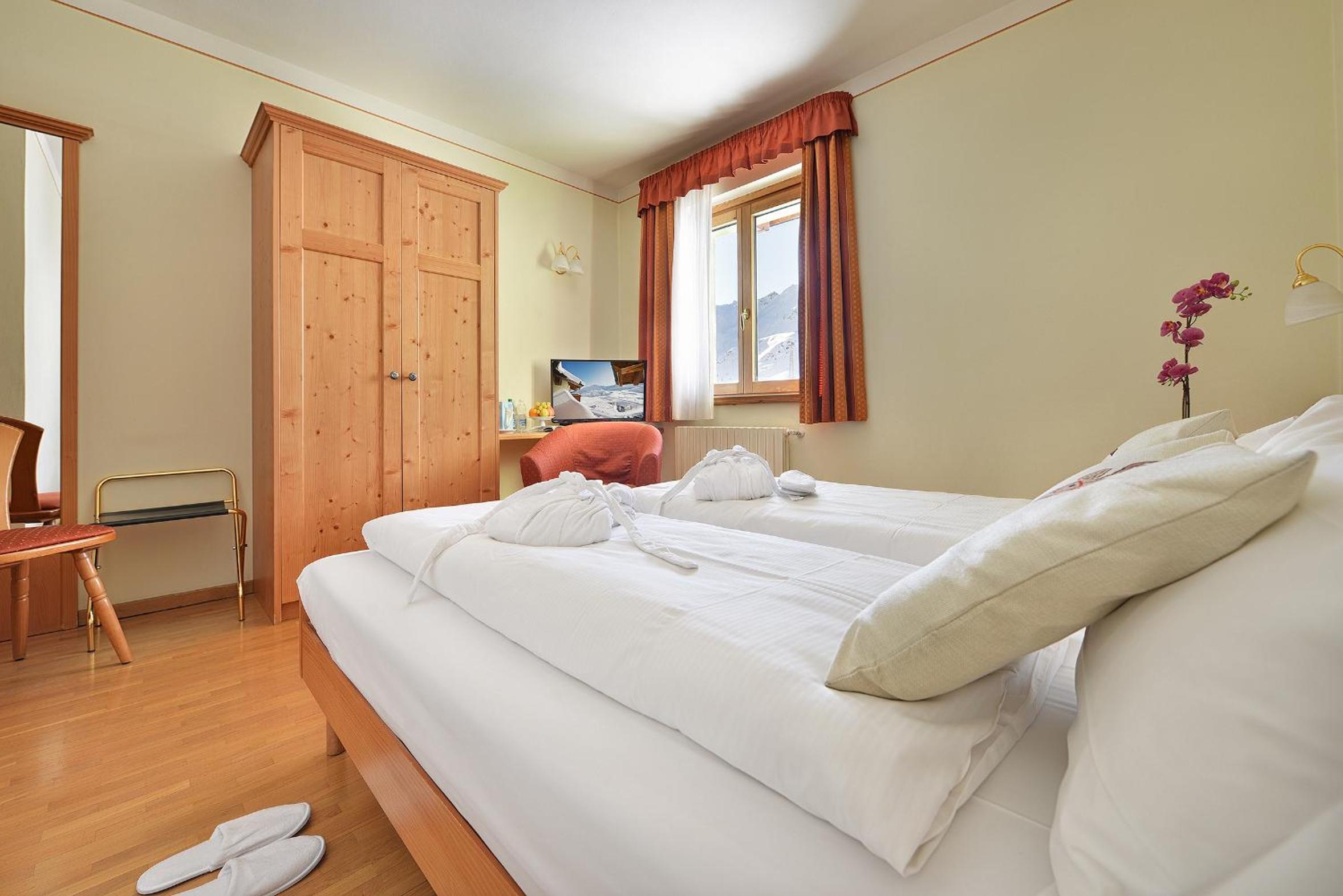 Standard Double or Twin Room - Photo 1