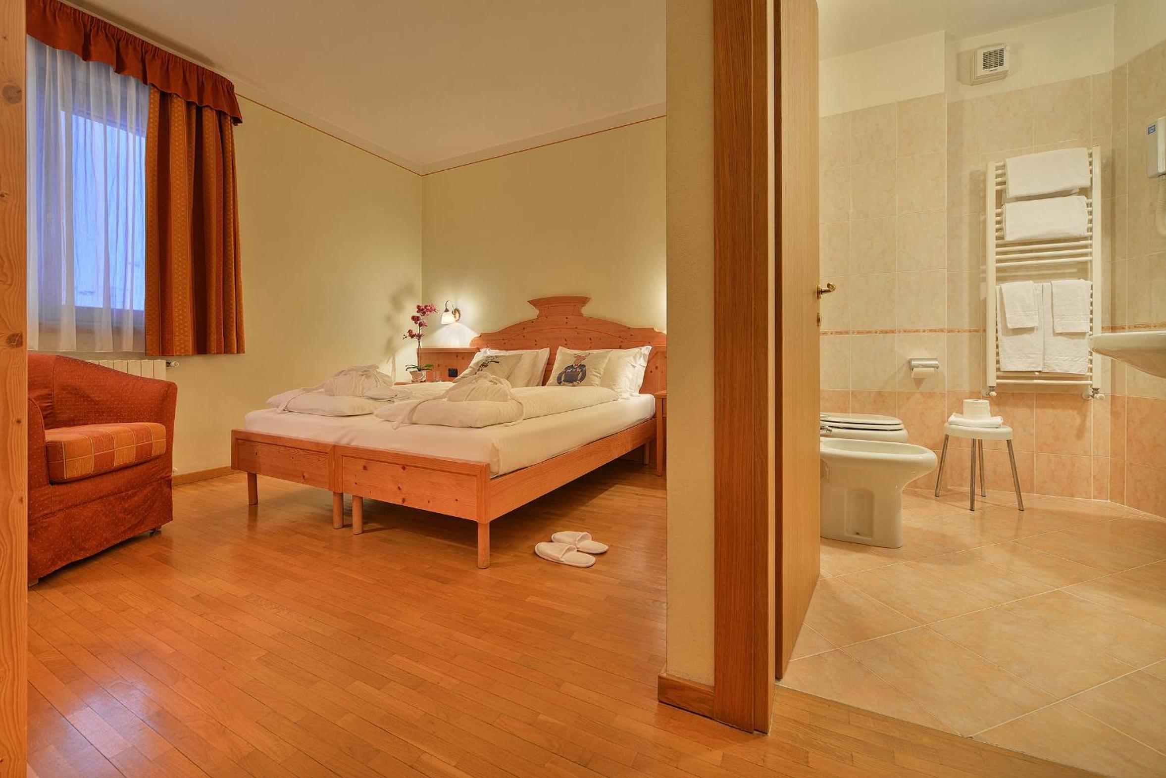 Standard Double or Twin Room - Photo 4