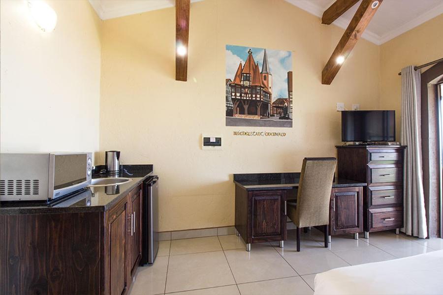 Deluxe Double Room with Balcony and Sea View