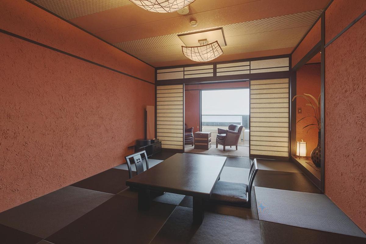 Japanese-Style Room with Sea View and Open-Air Bath - Photo 4