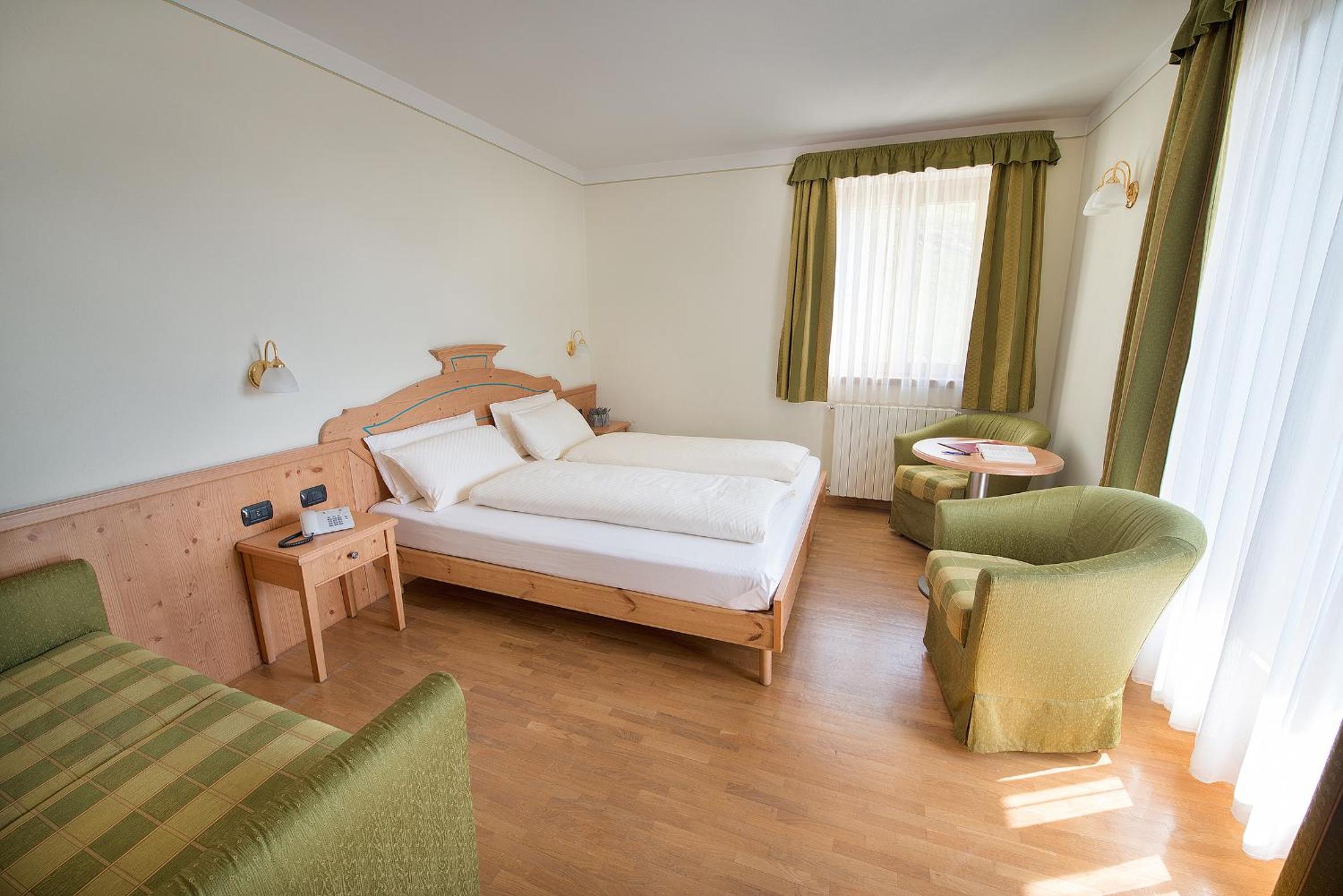 Double or Twin Room with Mountain View - Photo 1