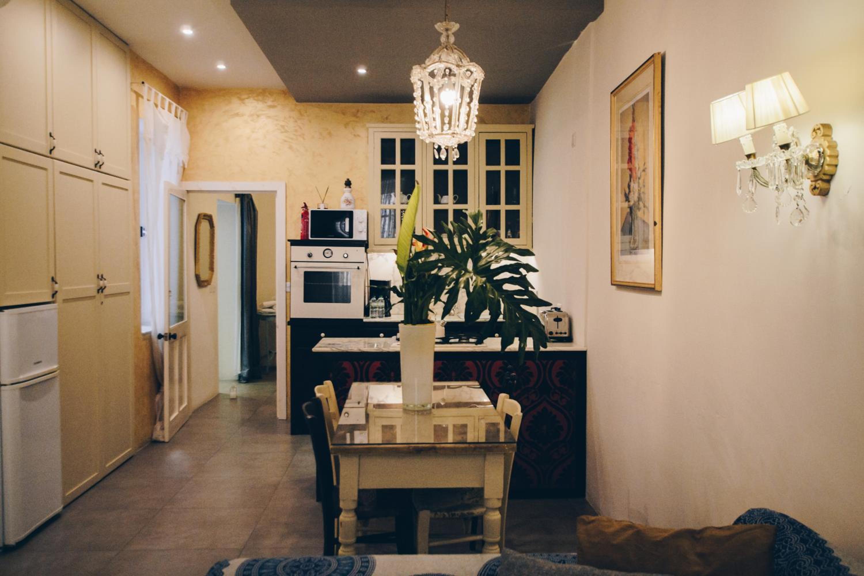 Superior One-Bedroom Apartment - Photo 1