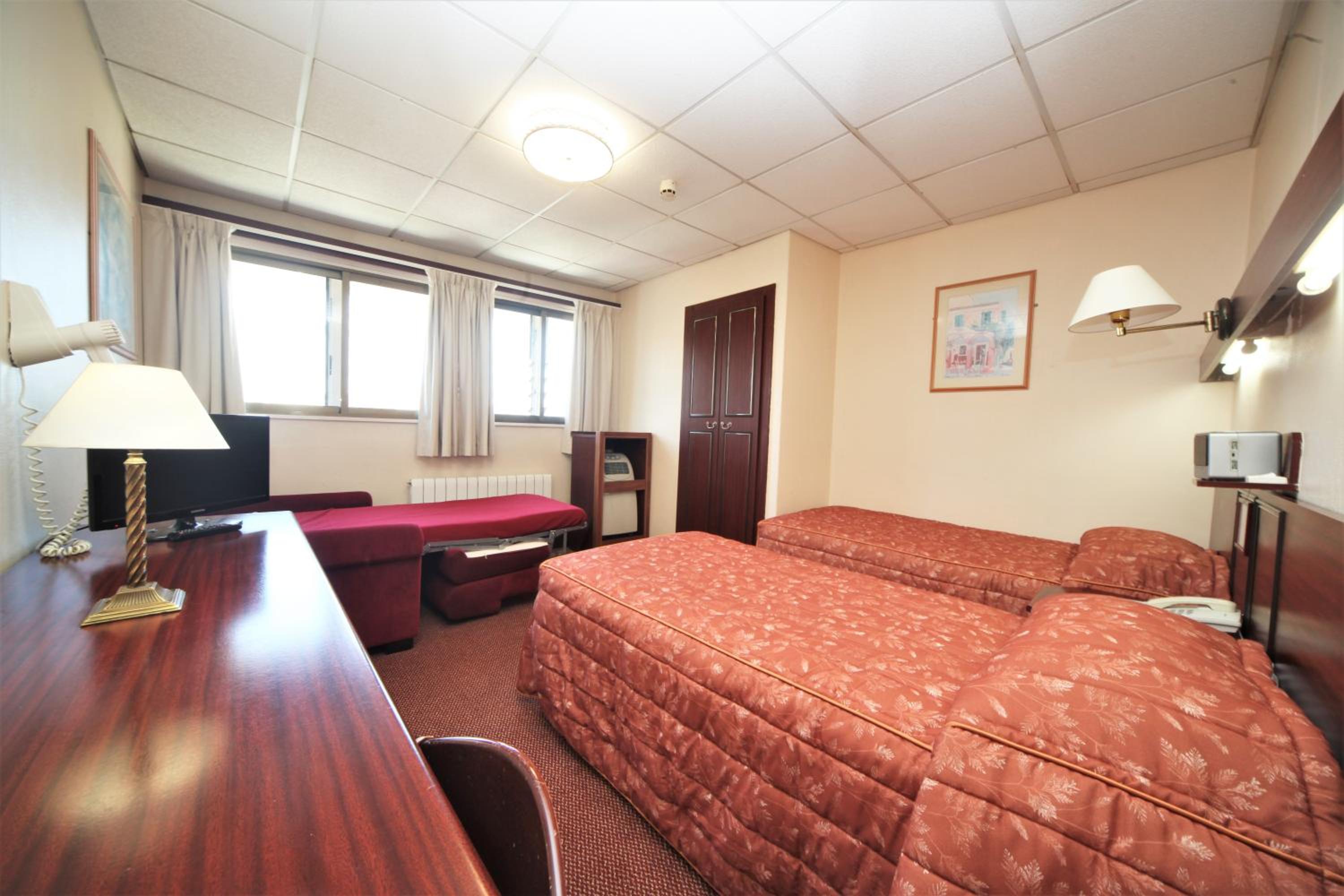 Basic Triple Room photo 2