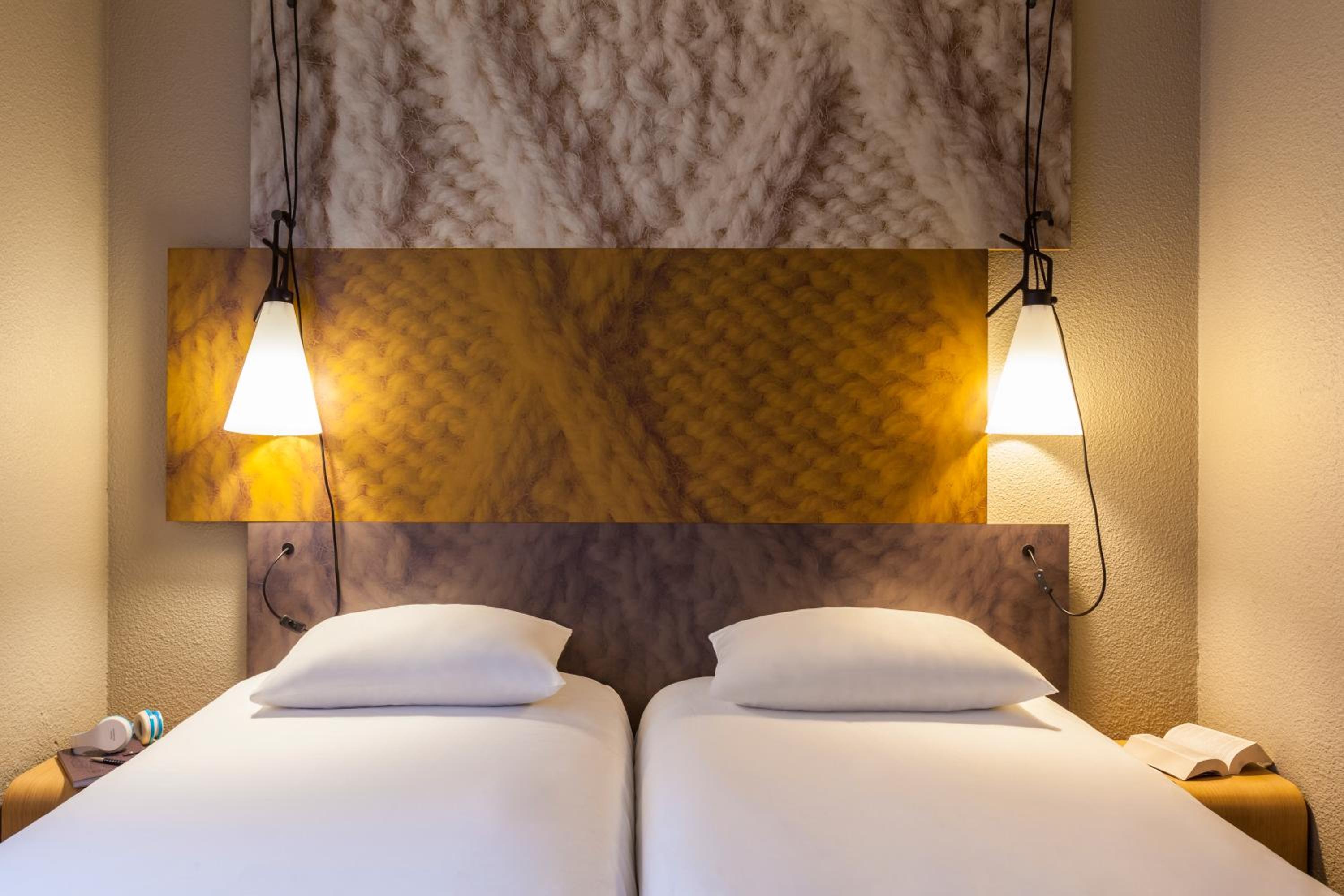 Standard Twin Room - Photo 1
