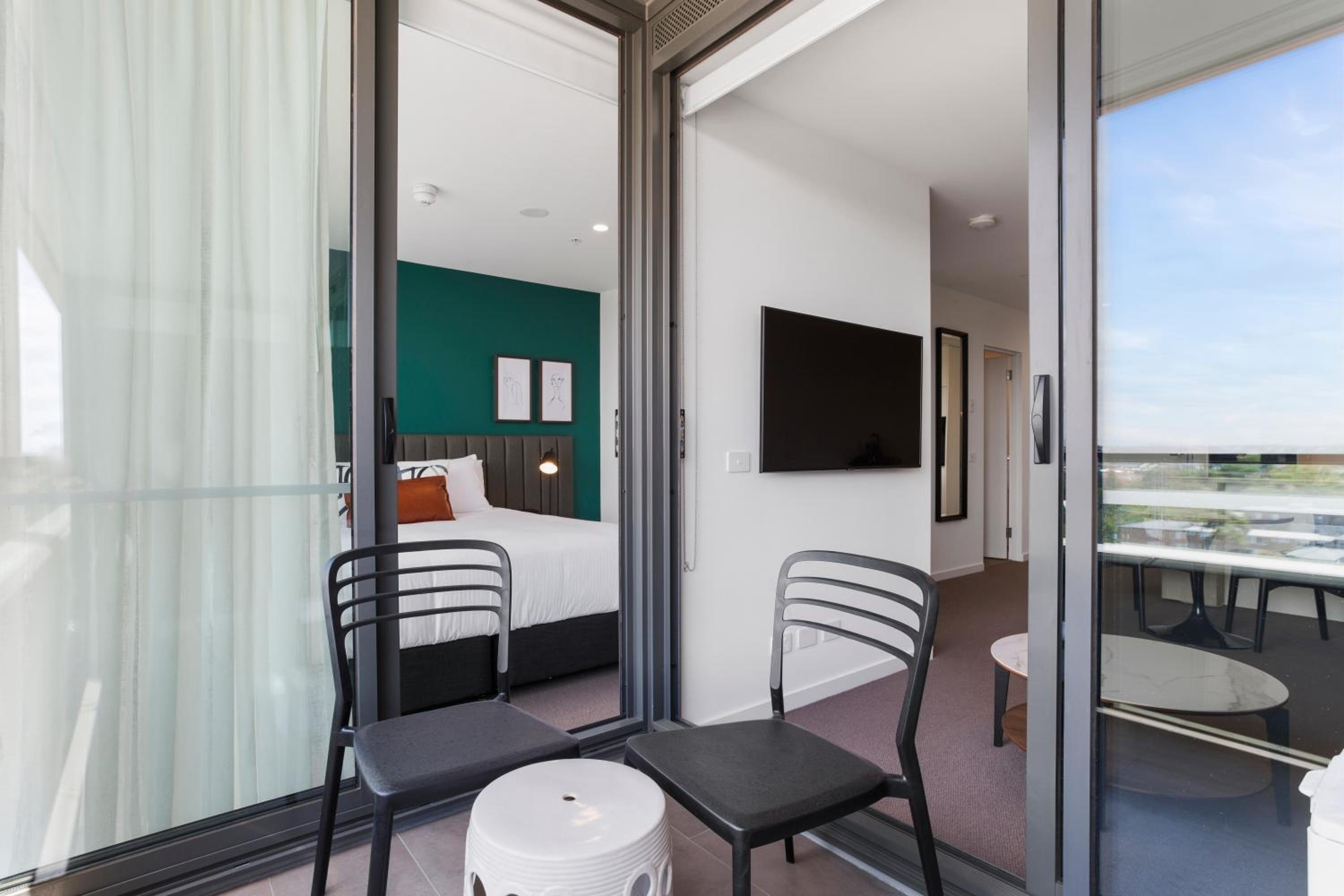 One Bedroom Apartment with Twin Beds and Balcony - Photo 6
