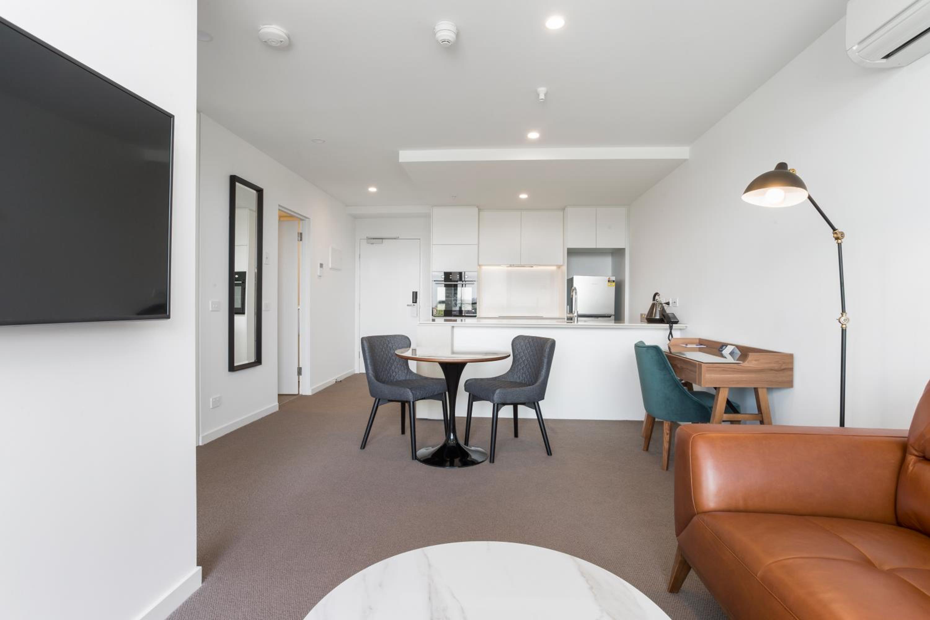 One Bedroom Apartment with Twin Beds and Balcony - Photo 3