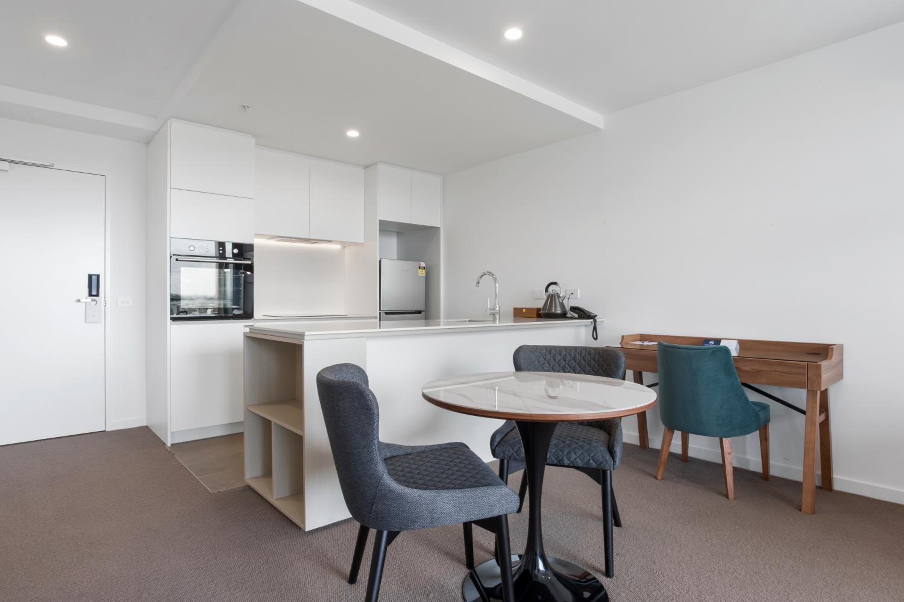 One Bedroom Apartment with Twin Beds and Balcony - Photo 4