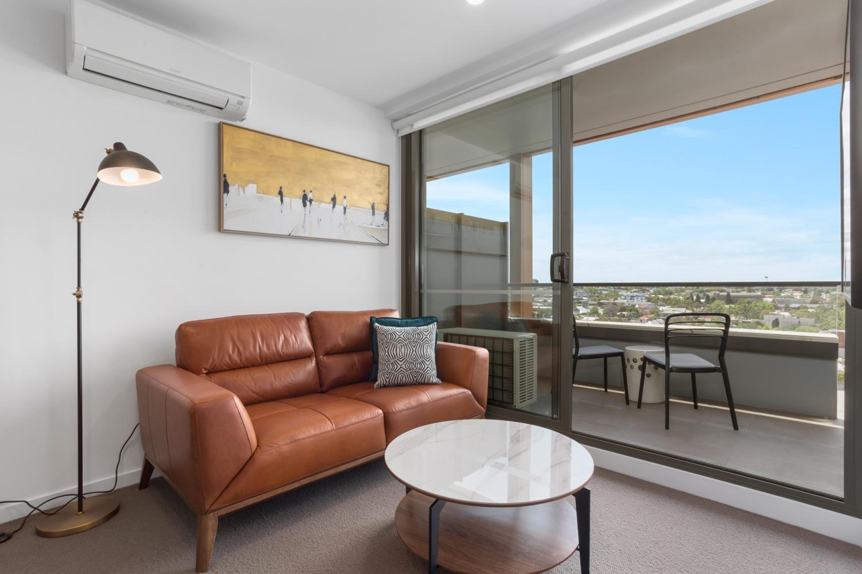 One Bedroom Apartment with Twin Beds and Balcony - Photo 2