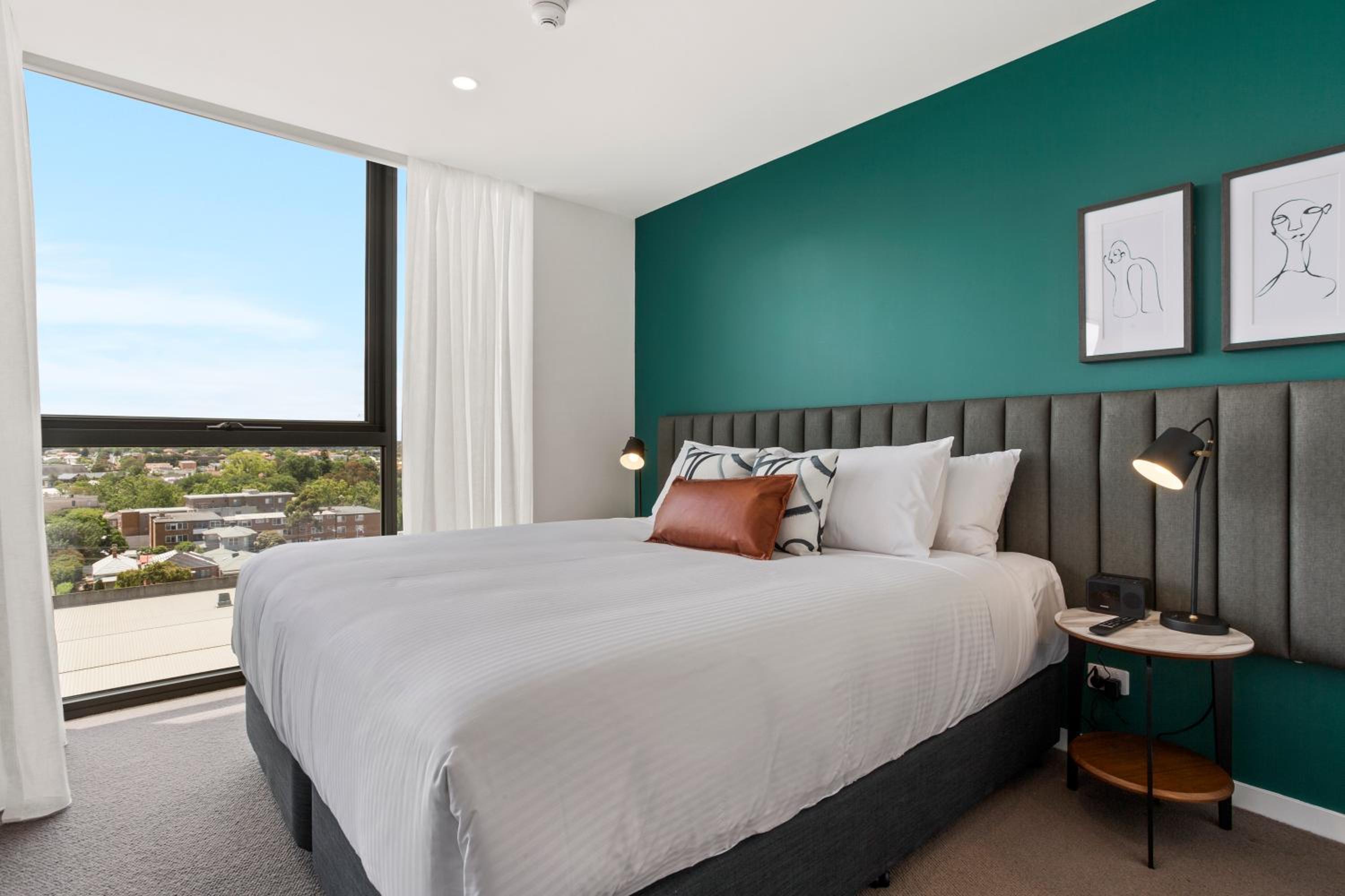 One Bedroom Apartment with Twin Beds and Balcony - Photo 1