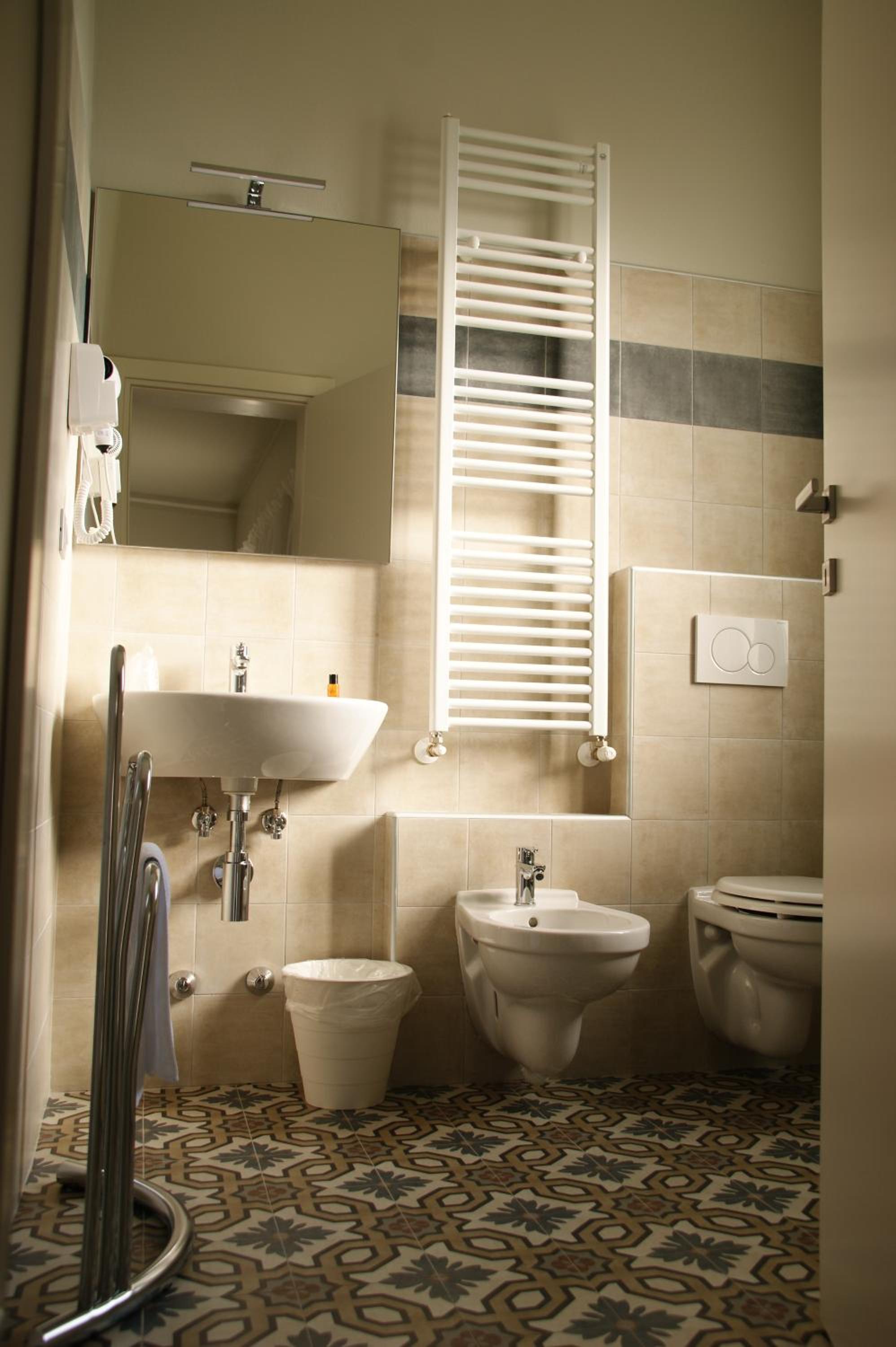 Double Room - Photo 10