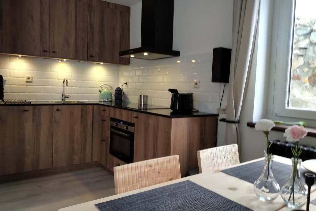 Apartment with Mountain View