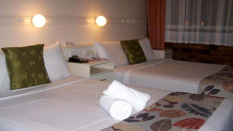 Twin Room with Two Double Beds - Photo 5