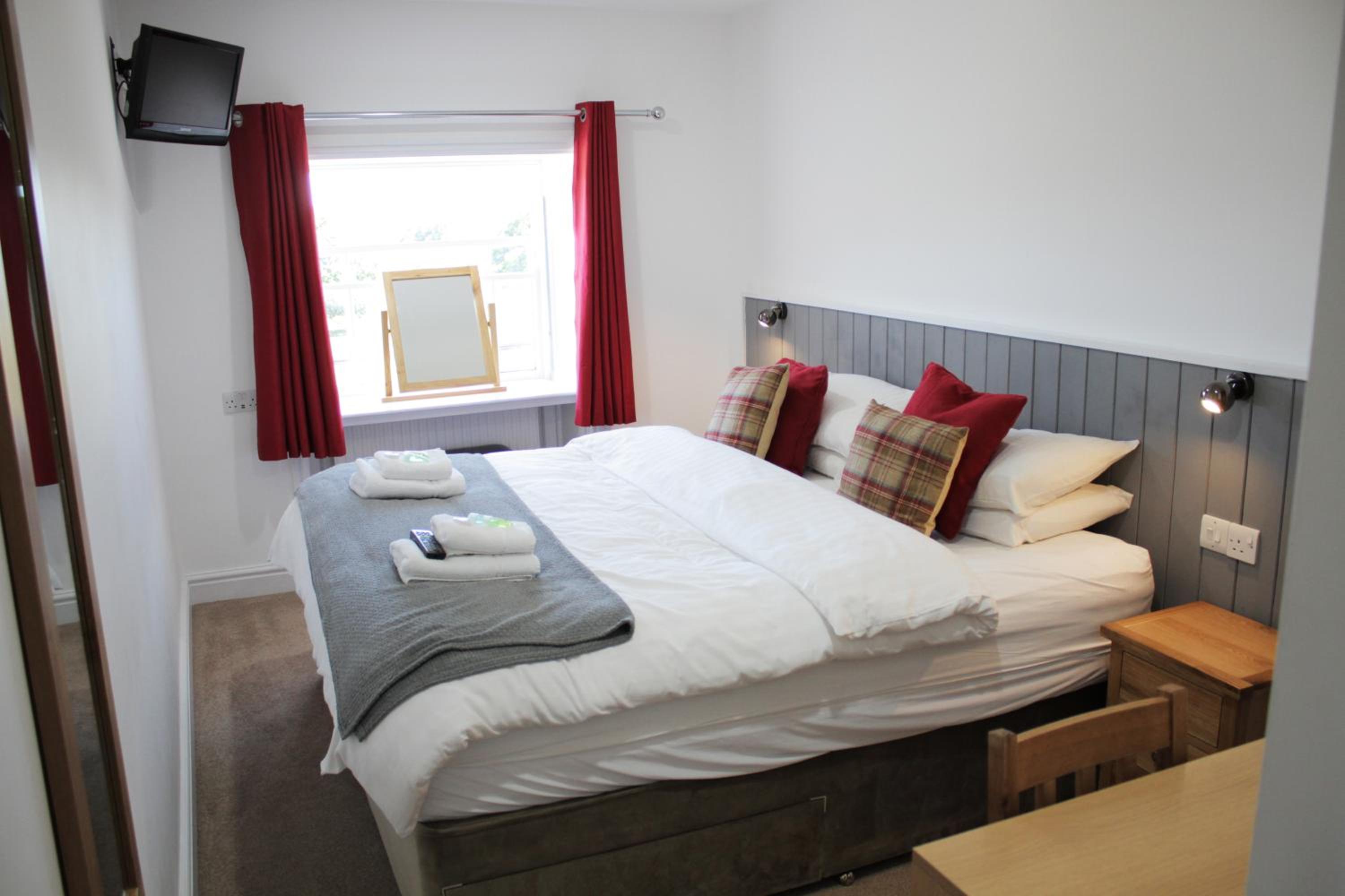 Standard Double or Twin Room - Photo 9